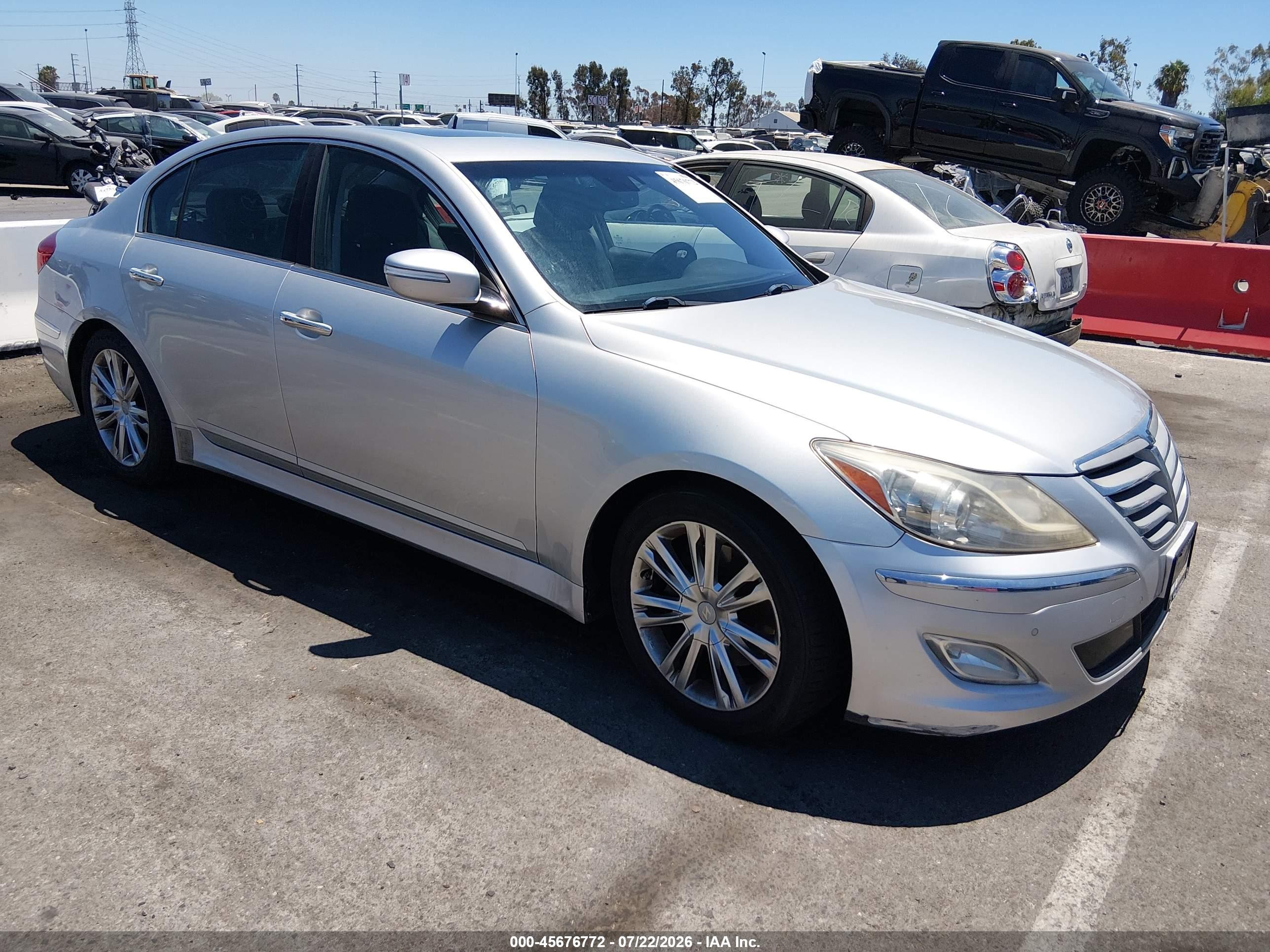 2013 Hyundai Genesis 3.8L, VIN KMHGC4DD9DU246842 — Фото с аукциона 1 of 5