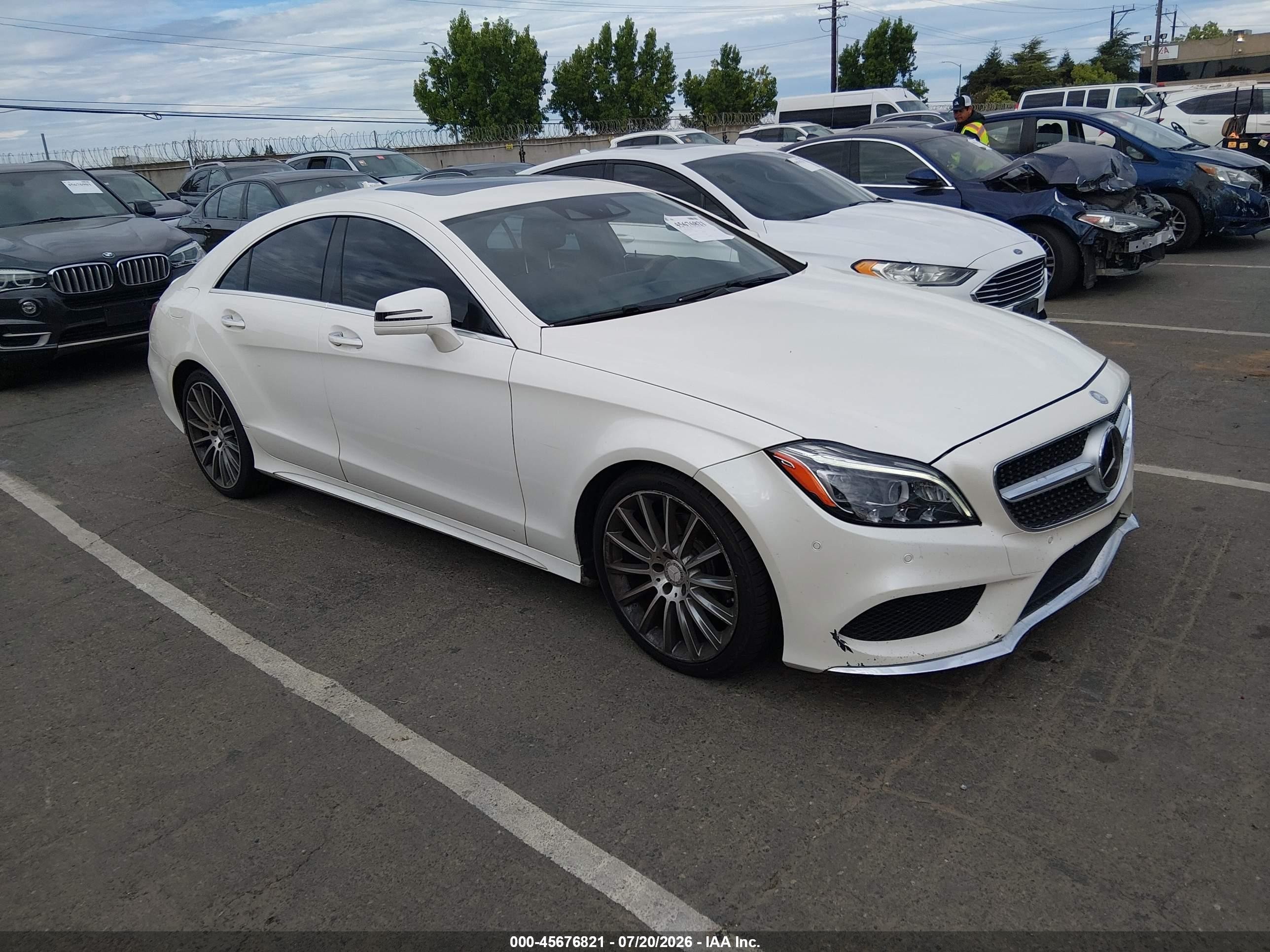 2015 Mercedes-Benz CLS 400, VIN WDDLJ6FB5FA153536 — Side