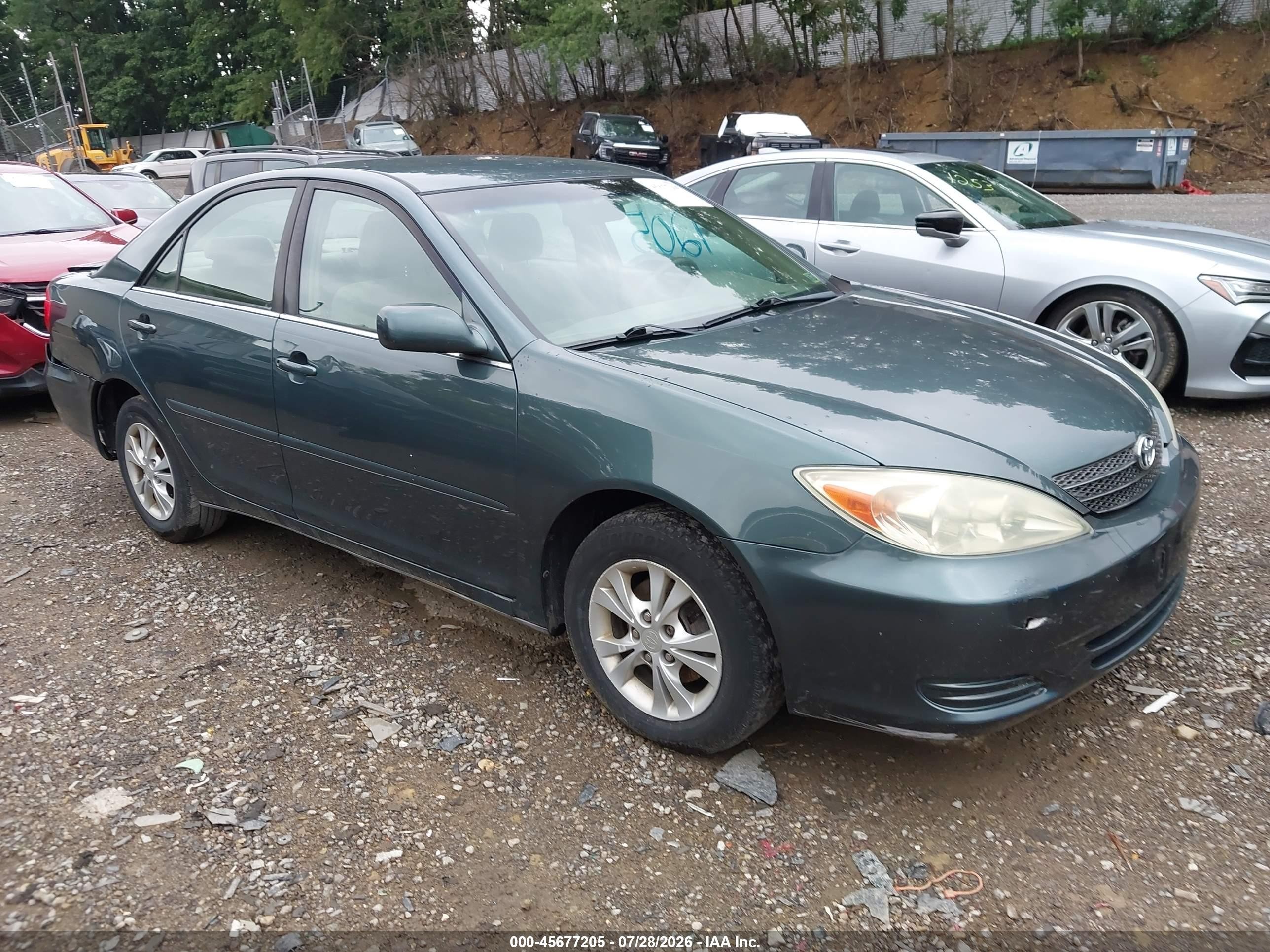 2004 Toyota Camry LE, VIN 4T1BF30K04U070098 — Normal wear