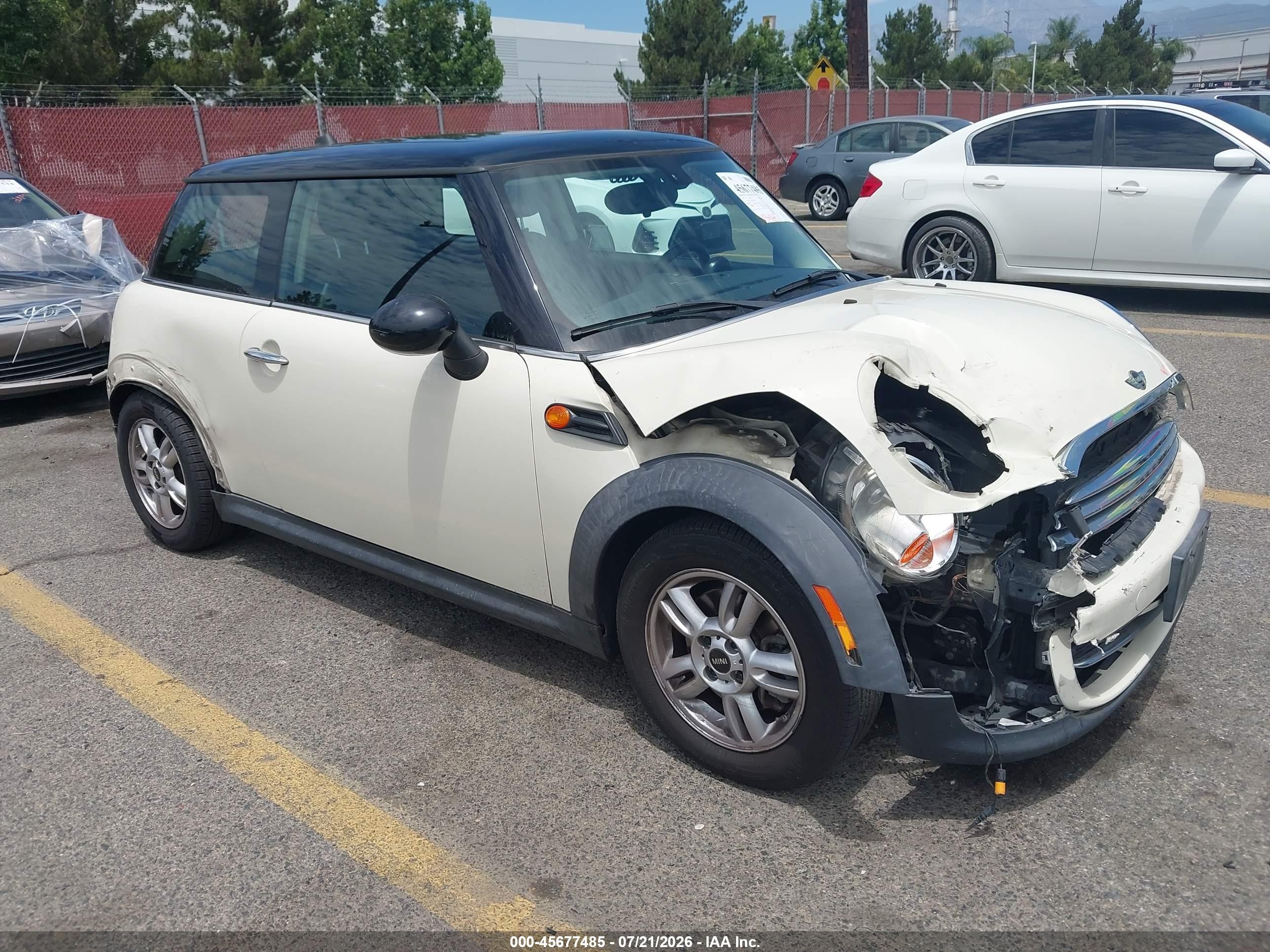 2013 MINI Hardtop, VIN WMWSU3C59DT685798 — Side