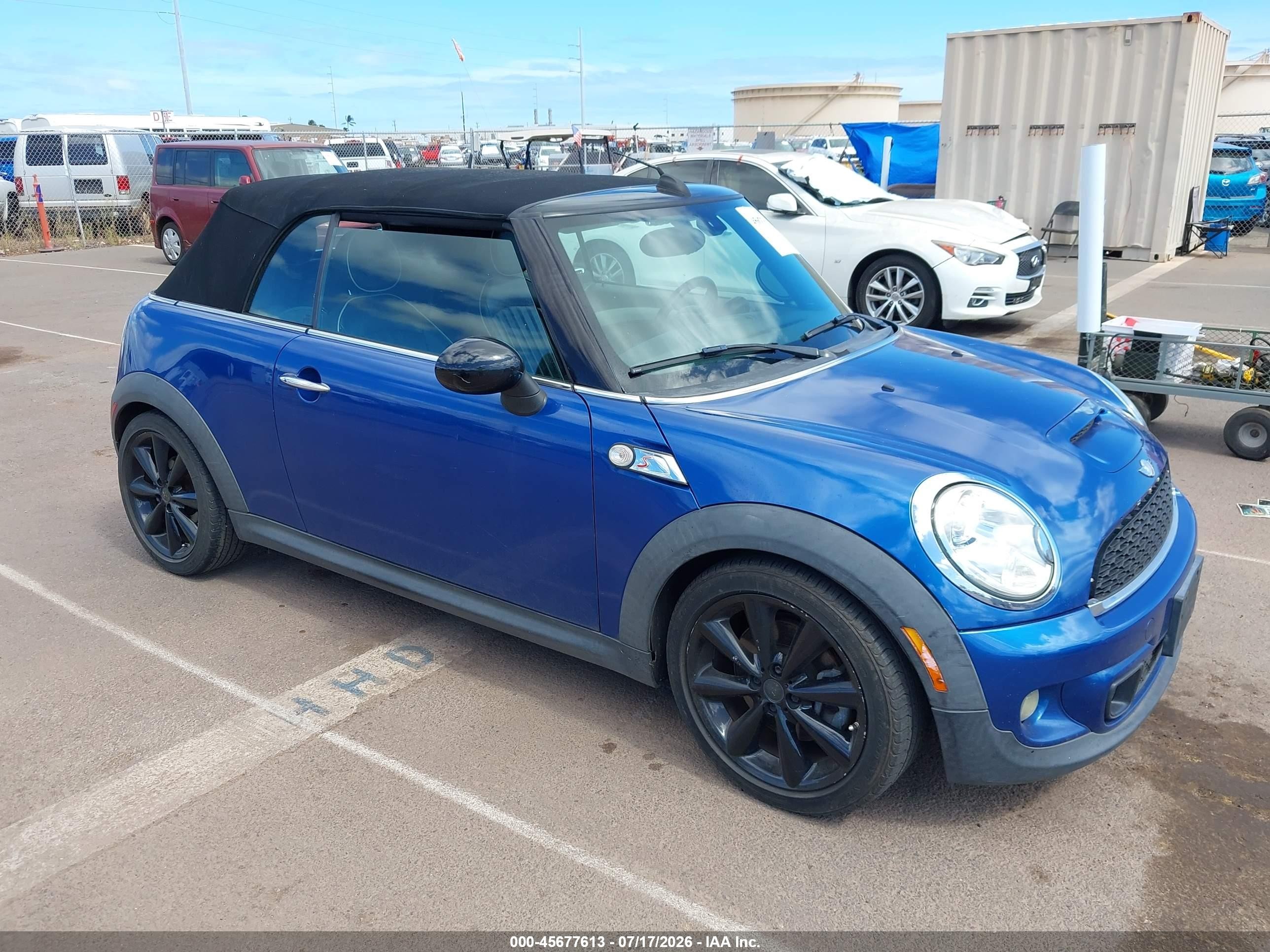 2013 MINI Convertible S, VIN WMWZP3C50DT551140 — Normal wear