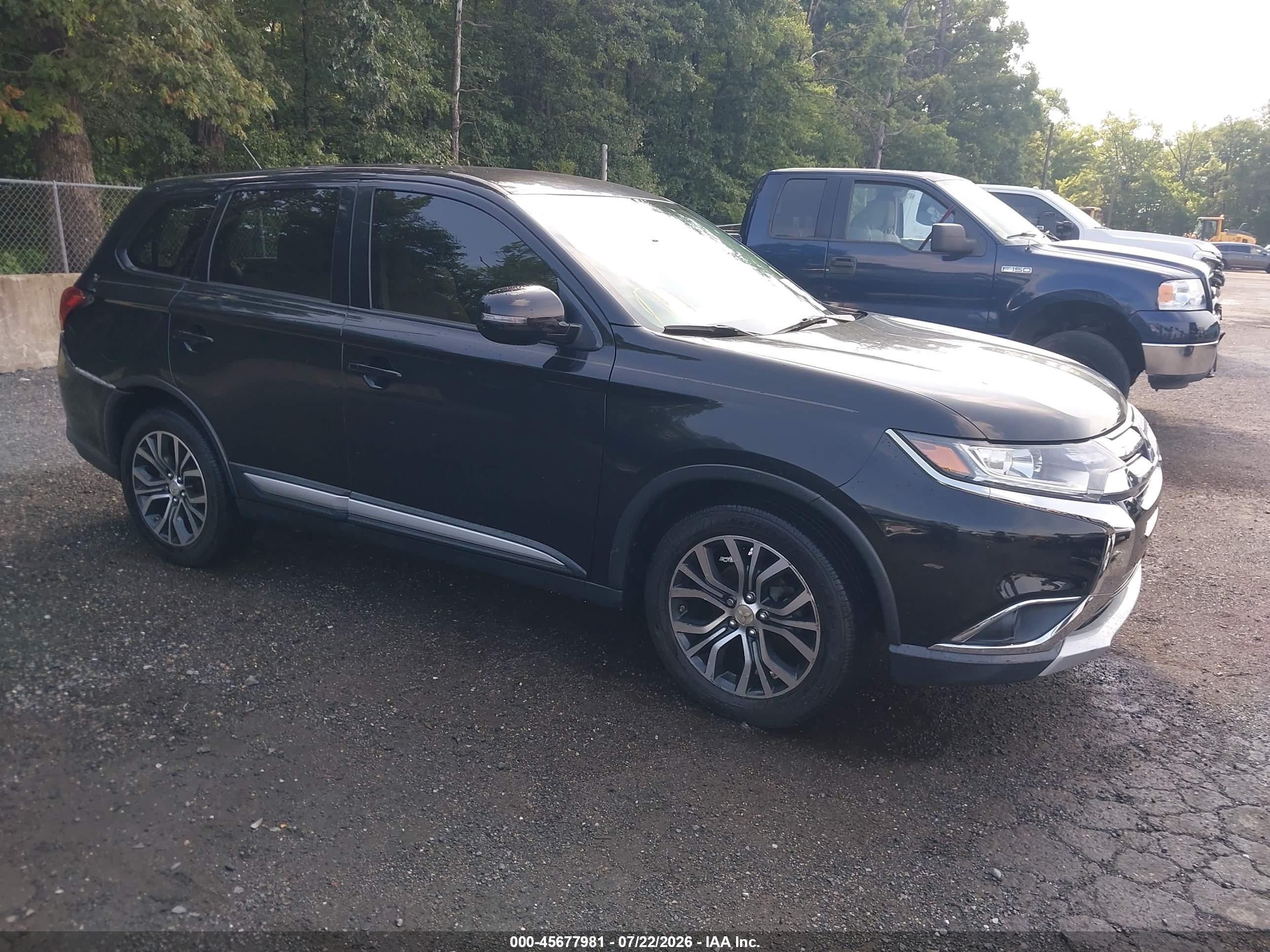 2016 Mitsubishi Outlander SE, VIN JA4AD3A35GZ010770 — Rear end