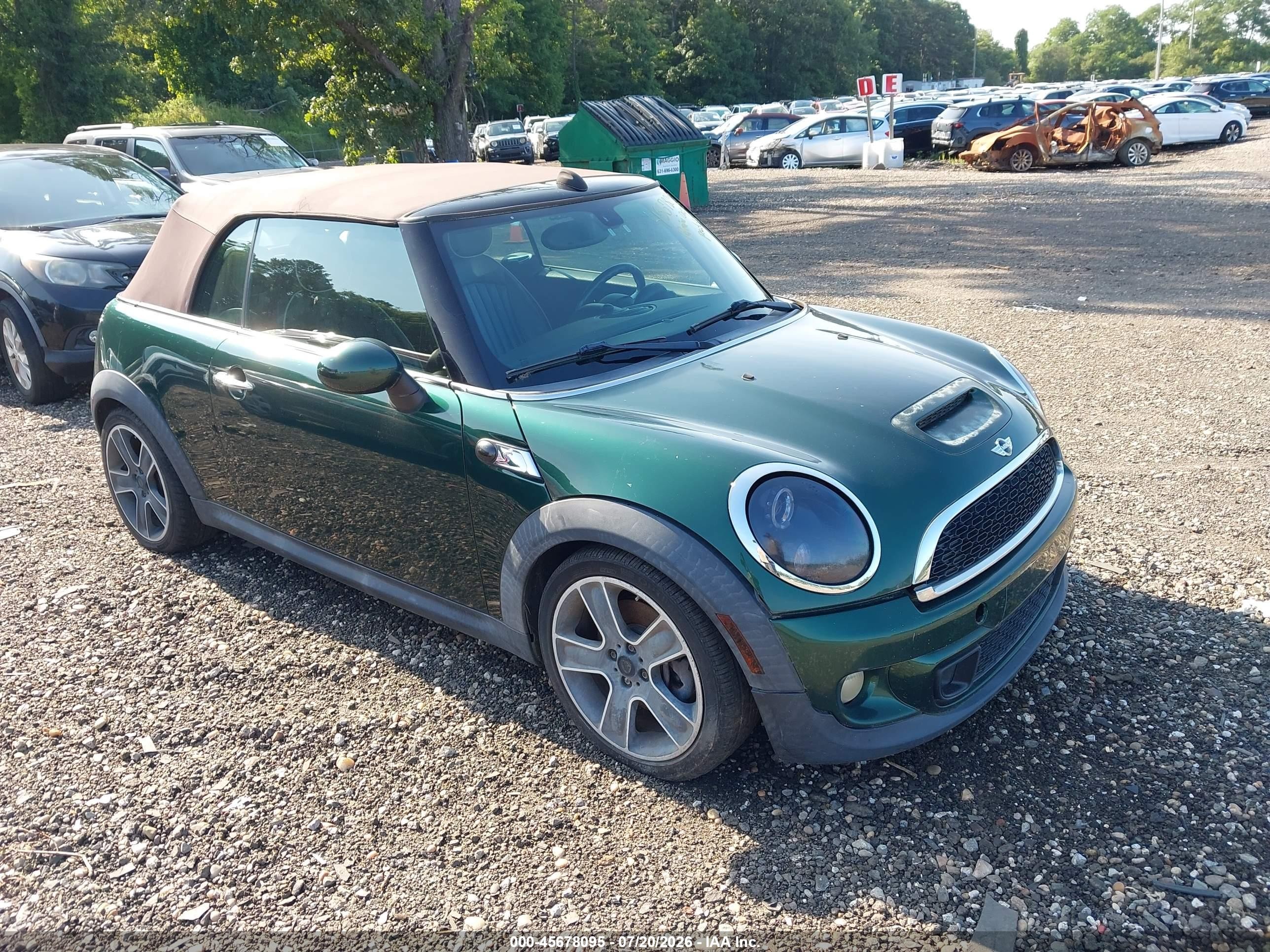 2012 MINI Convertible S, VIN WMWZP3C55CT296208 — Normal wear