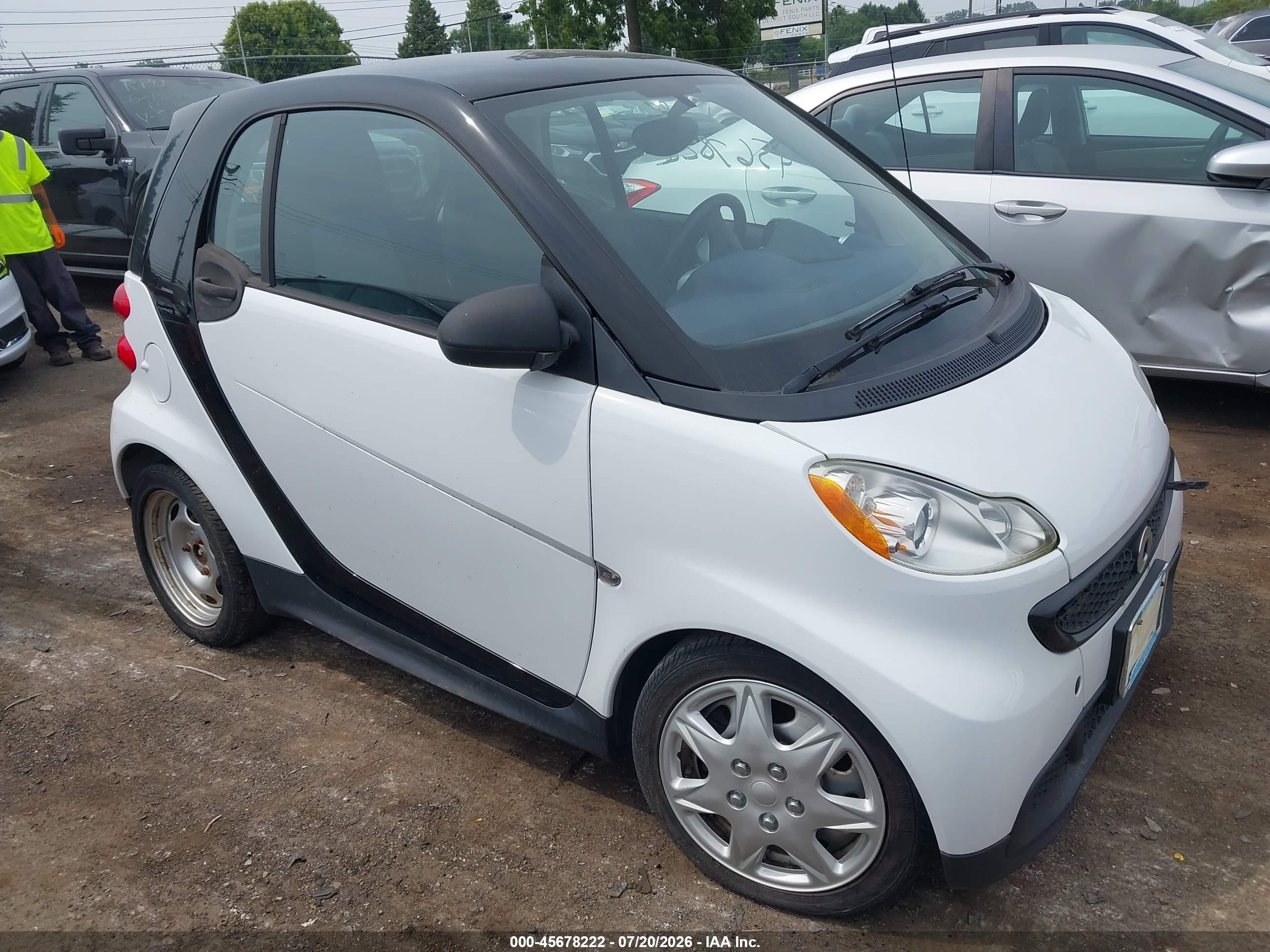 2015 Smart fortwo Pure, VIN WMEEJ3BA9FK811143 — Normal wear