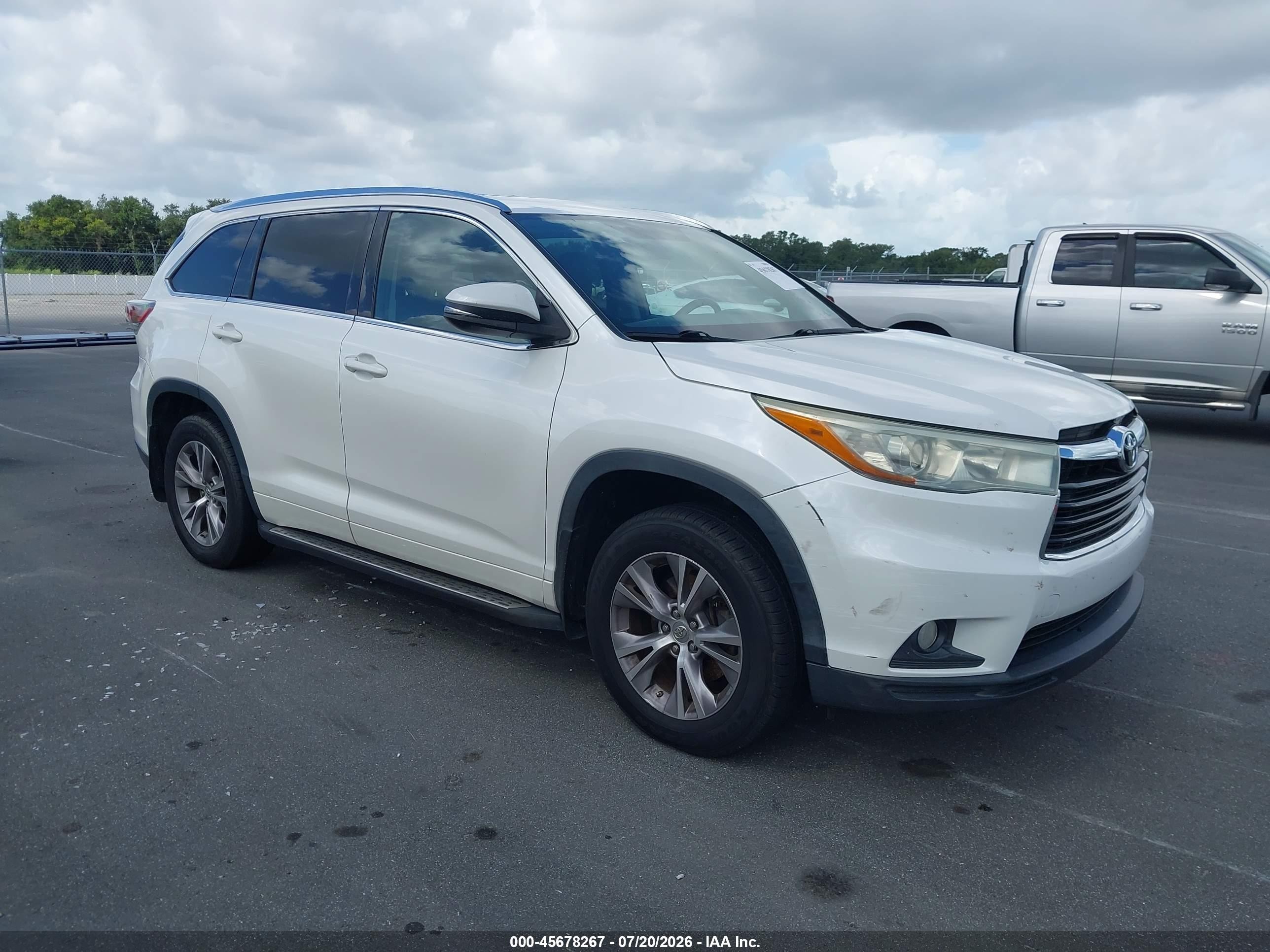2015 Toyota Highlander XLE, VIN 5TDJKRFH4FS181870 — Обычный износ