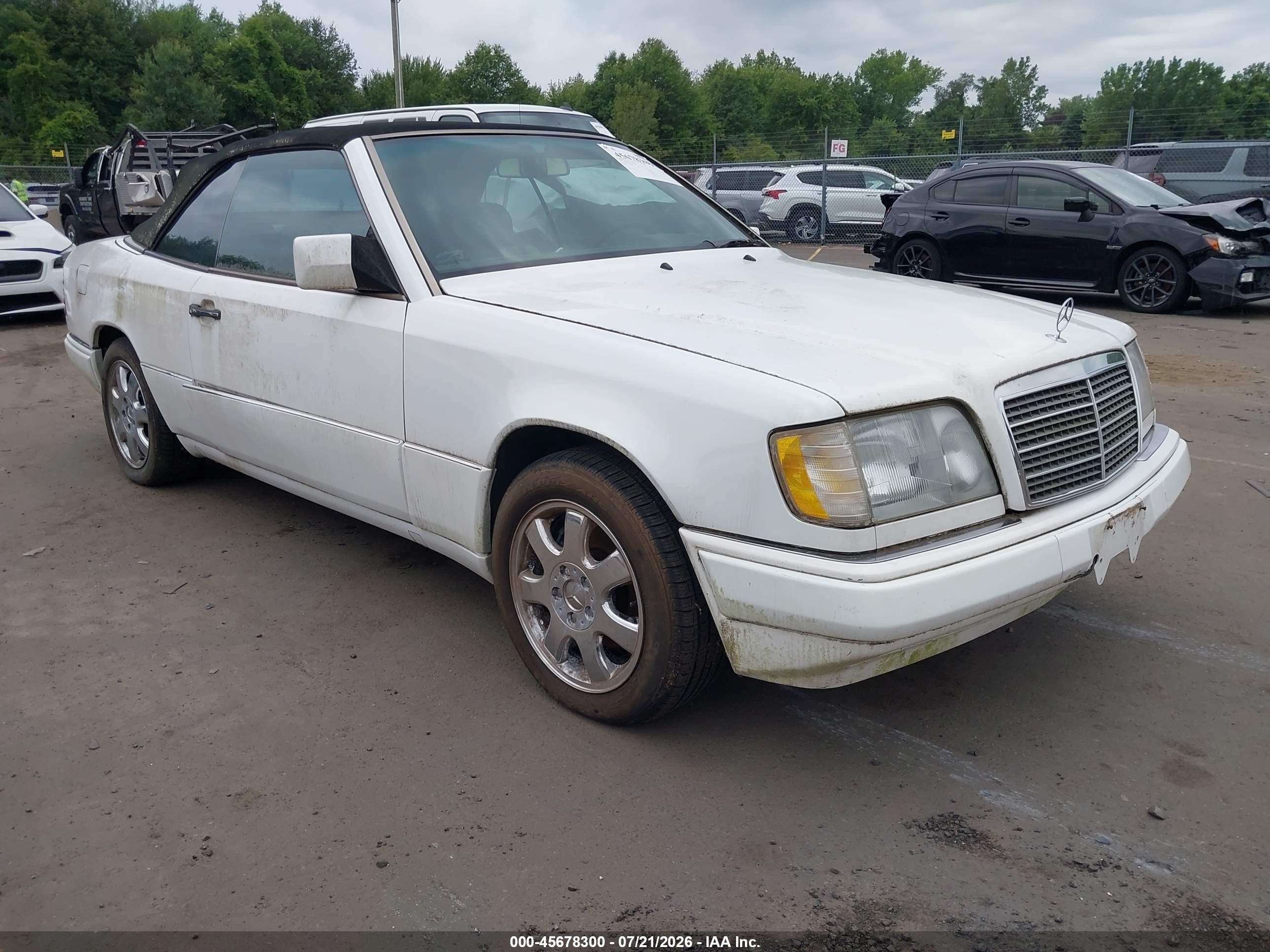 1995 Mercedes-Benz E 320, VIN WDBEA66E8SC272398 — Normal wear