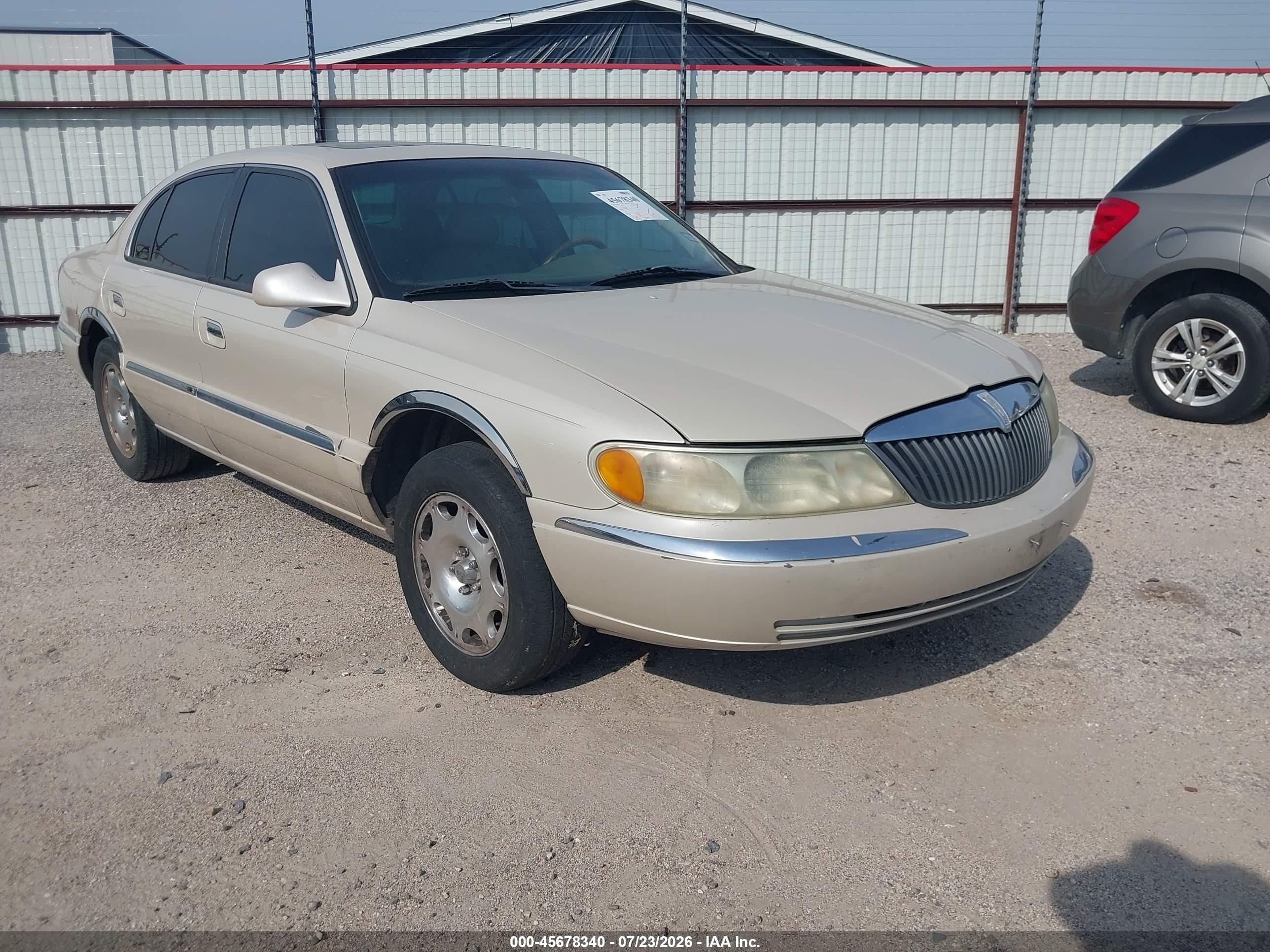 2002 Lincoln Continental, VIN 1LNHM97V42Y691921 — Normal wear