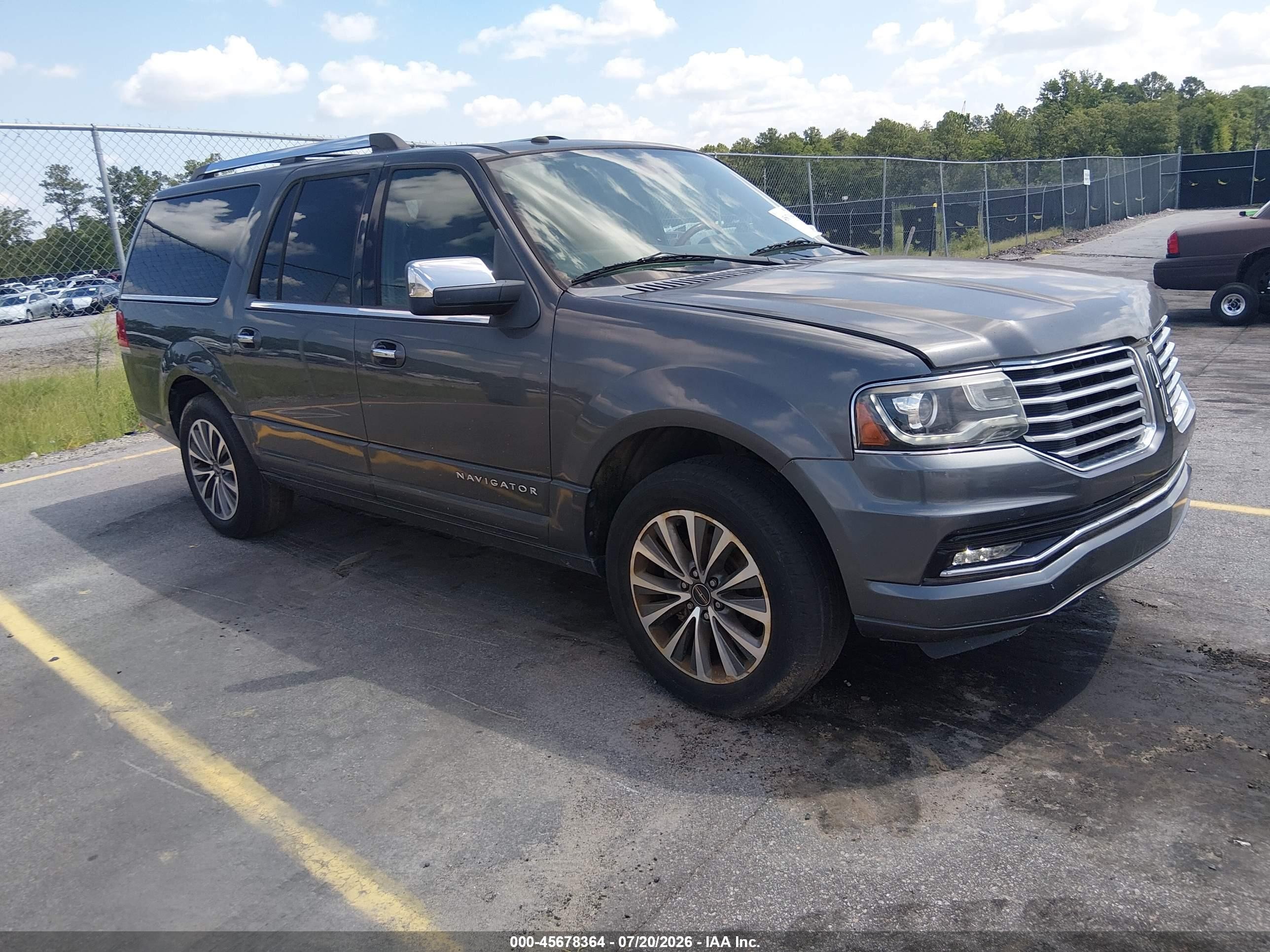 2016 Lincoln Navigator Select, VIN 5LMJJ3HT5GEL08160 — Normal wear