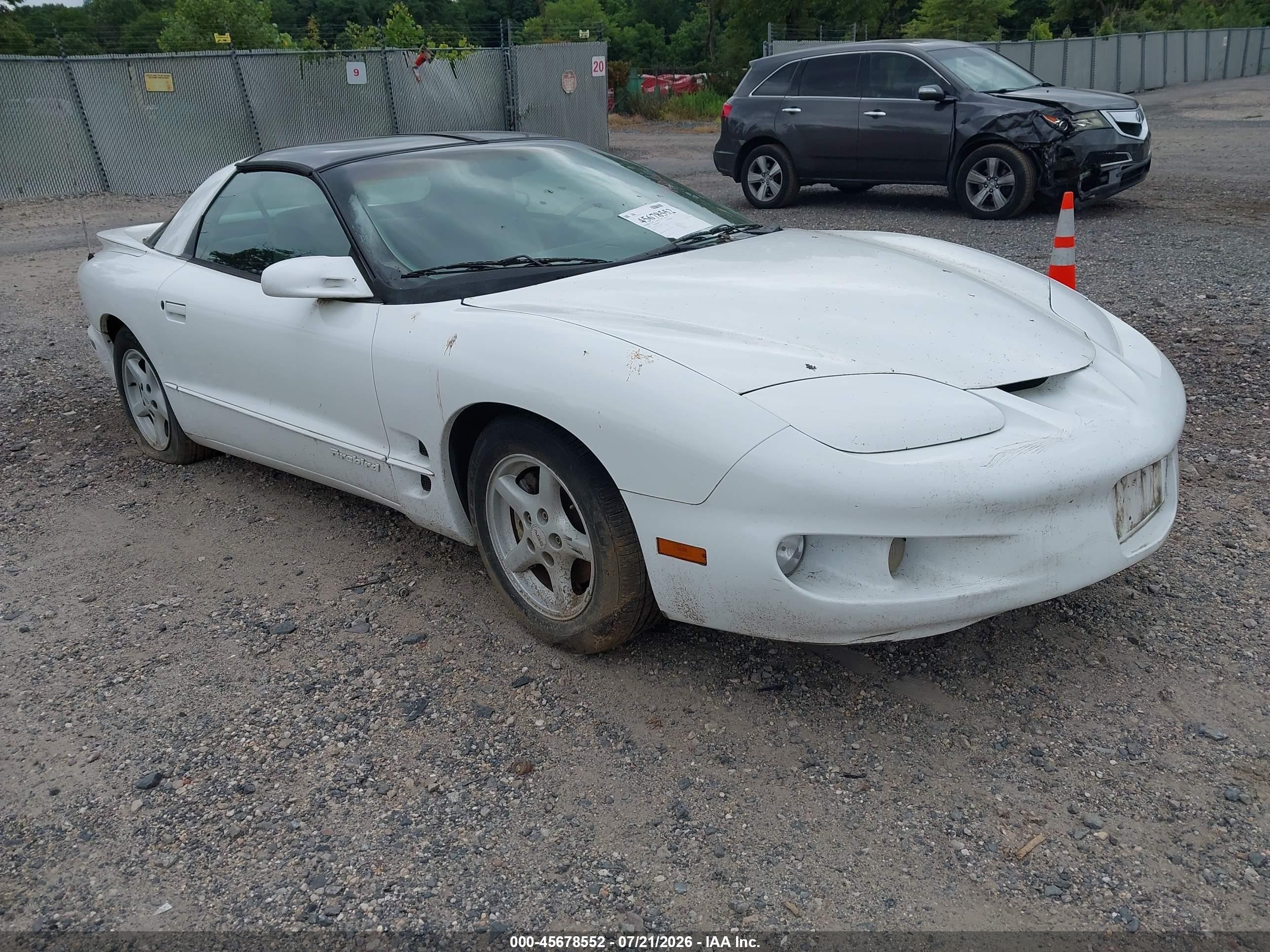 1998 Pontiac Firebird Firebird, VIN 2G2FS22K7W2210394 — Normal wear