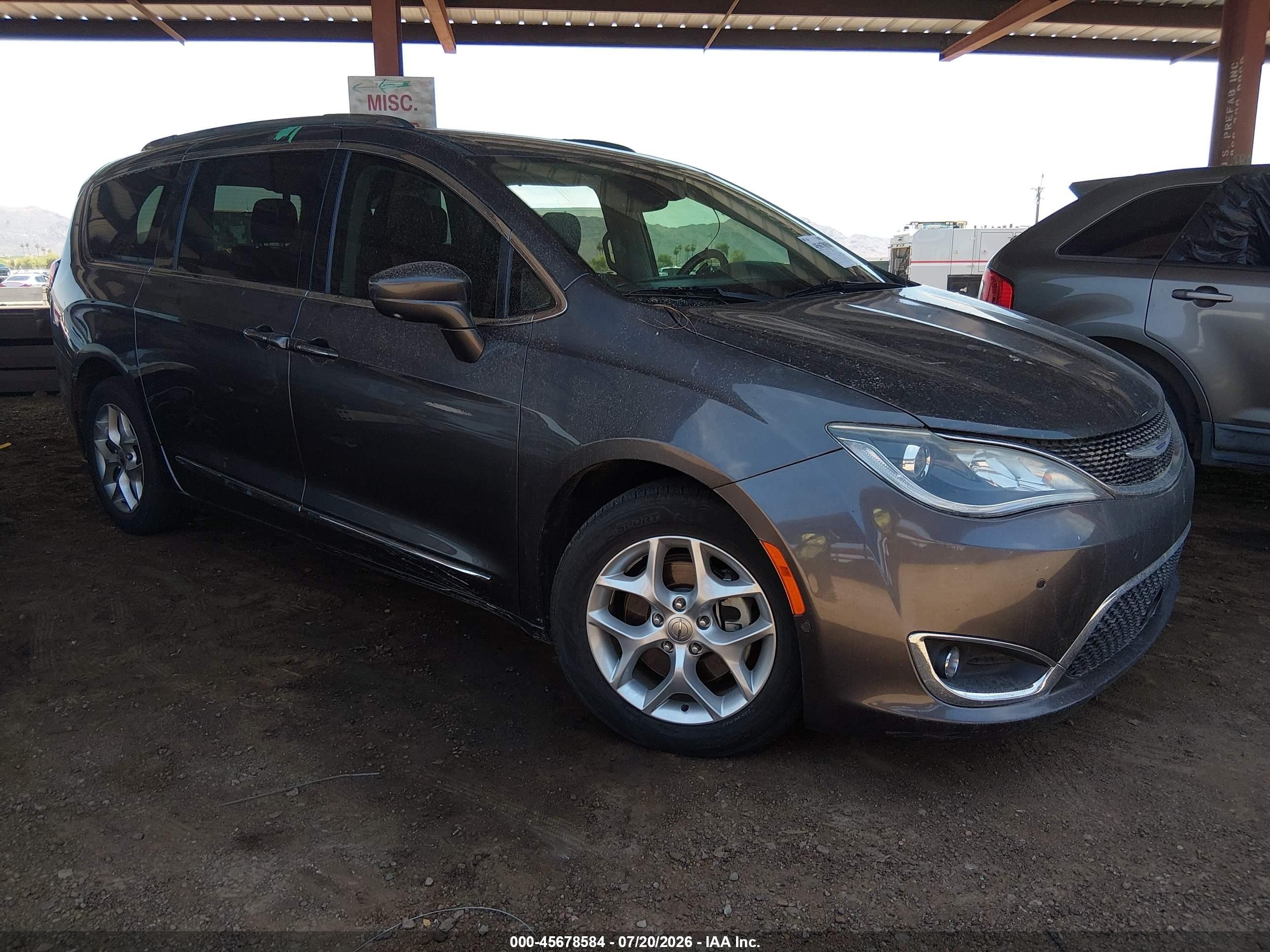 2020 Chrysler Pacifica Touring L, VIN 2C4RC1BG9LR190521 — Normal wear