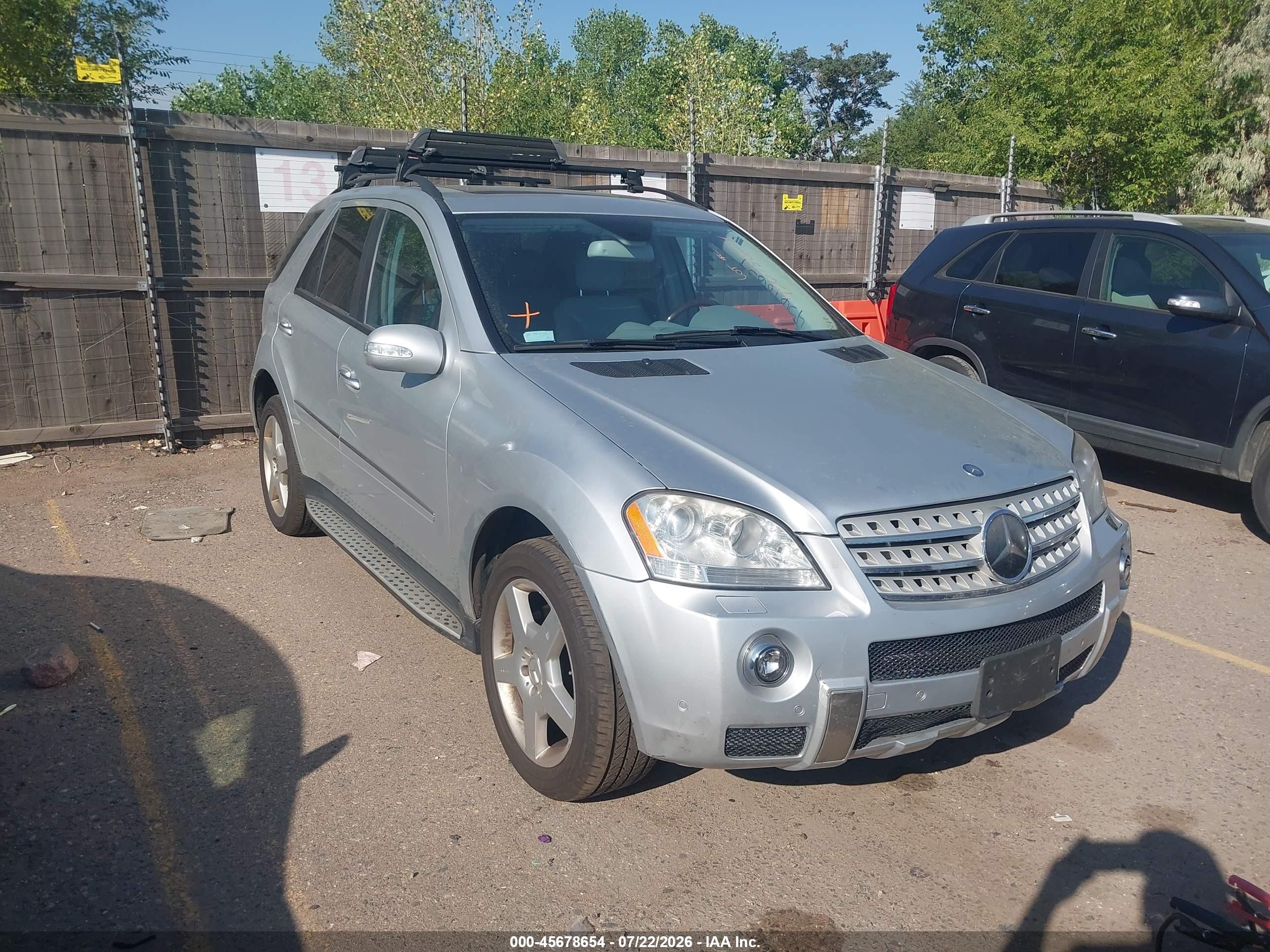 2008 Mercedes-Benz M 550, VIN 4JGBB72E88A335187 — Normal wear