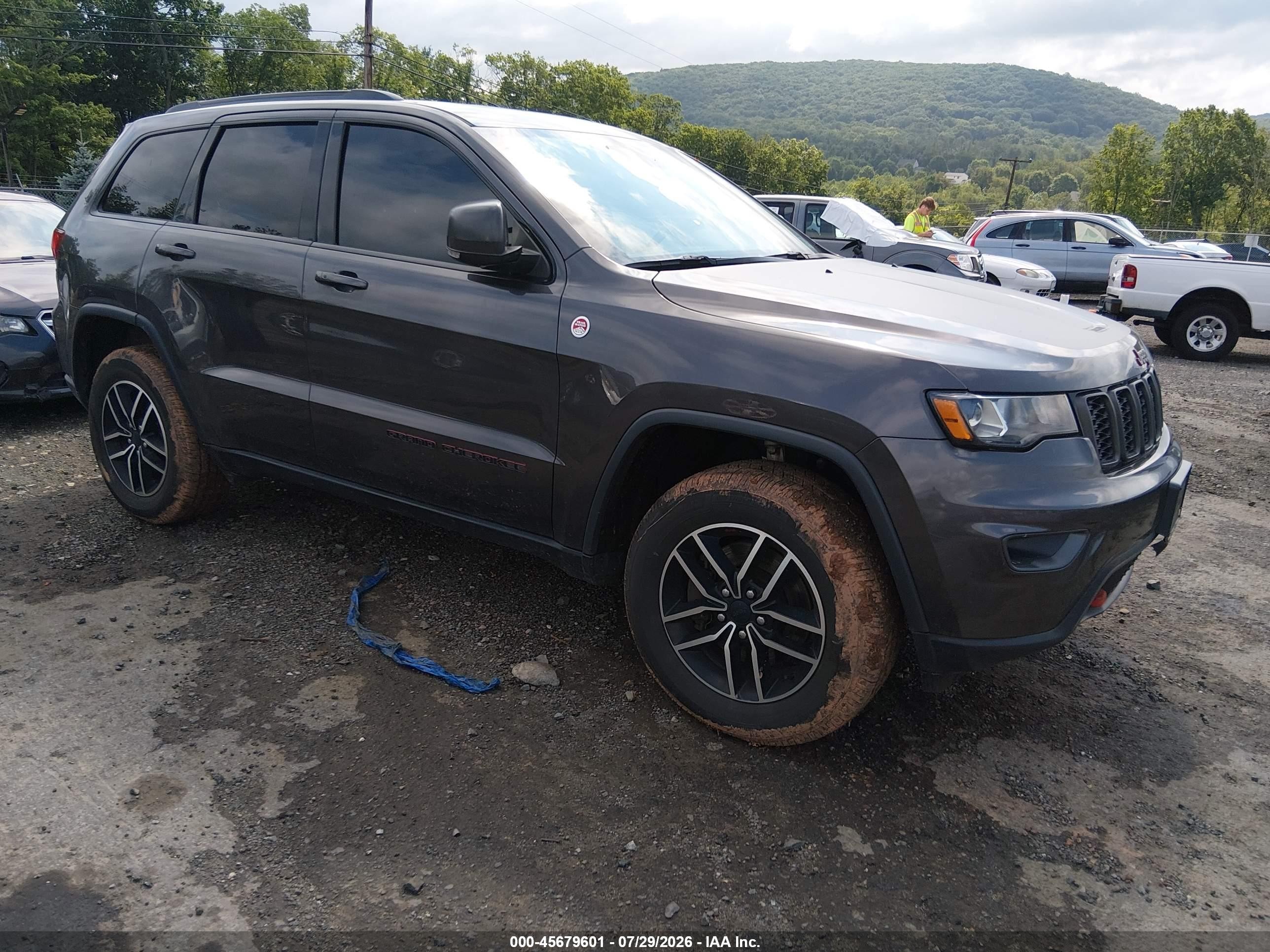 2020 Jeep Grand Cherokee Trailhawk, VIN 1C4RJFLT3LC244077 — Normal wear