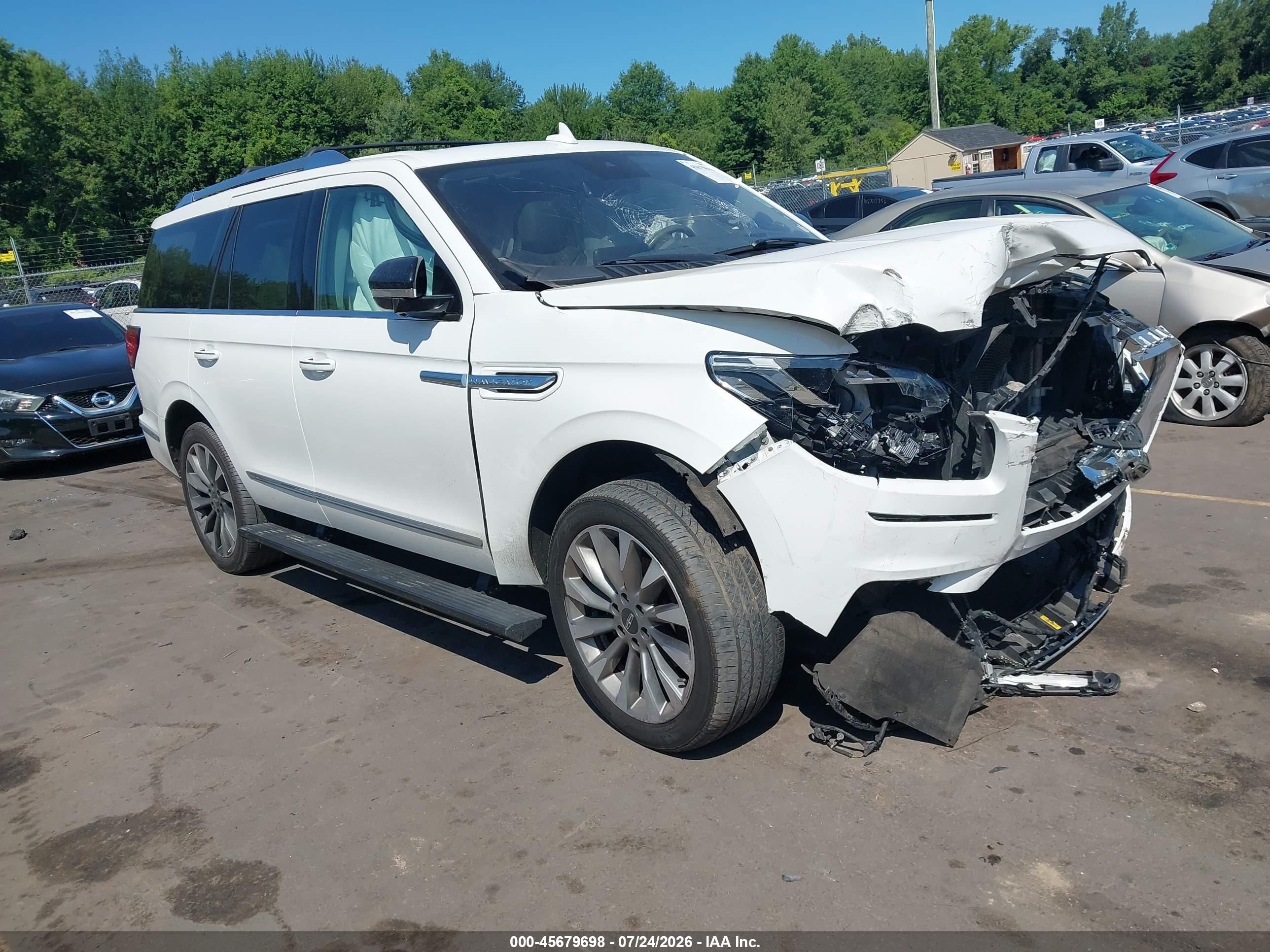 2020 Lincoln Navigator Reserve, VIN 5LMJJ2LT7LEL01173 — Front end