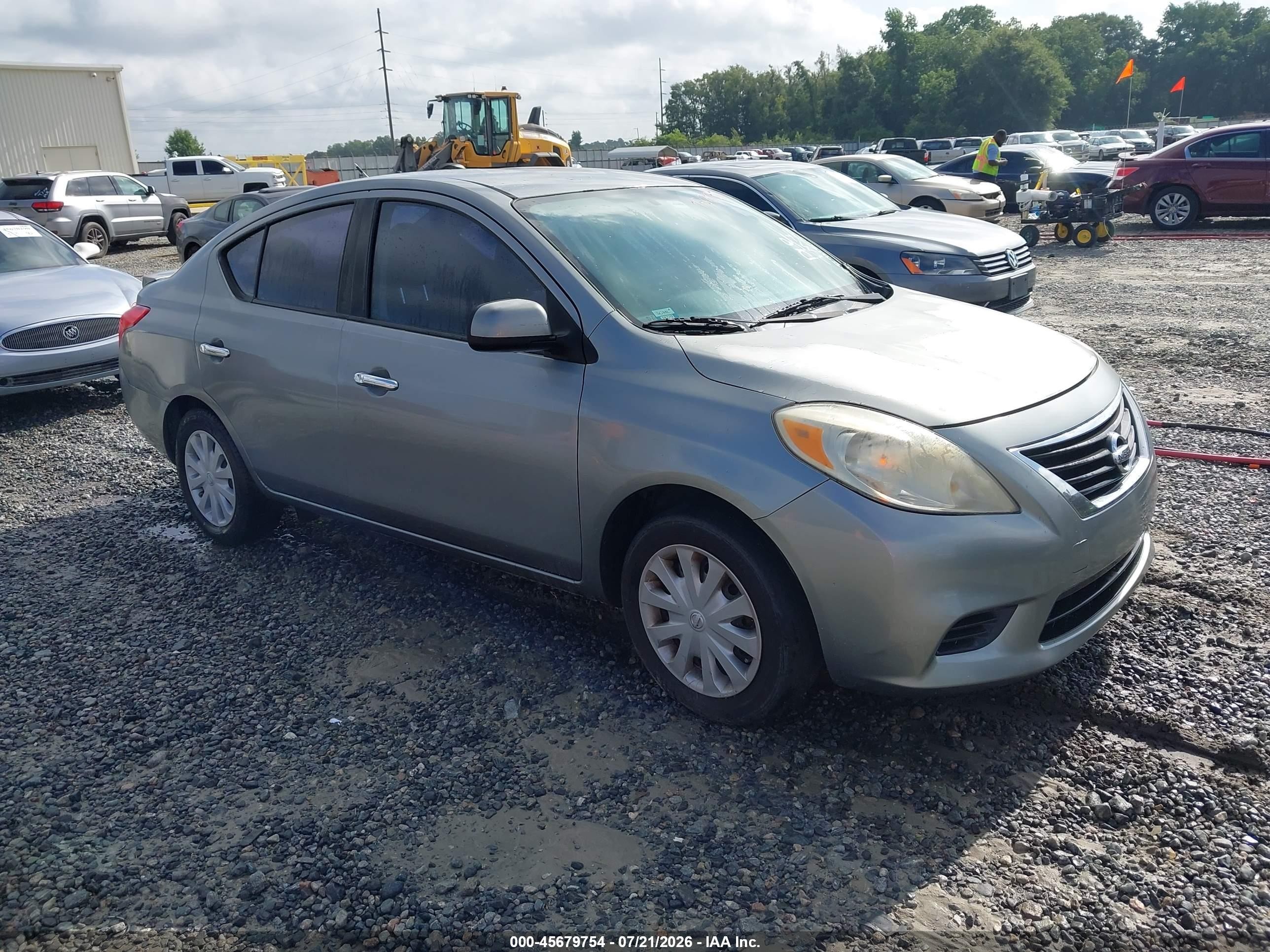 2013 Nissan Versa SL, VIN 3N1CN7AP6DL850844 — Normal wear