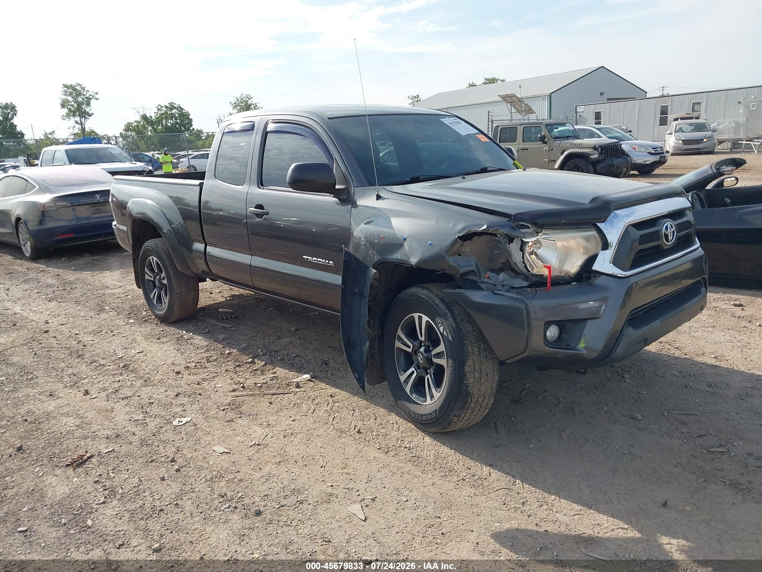 2013 Toyota Tacoma, VIN 5TFUU4EN1DX081668 — Перед