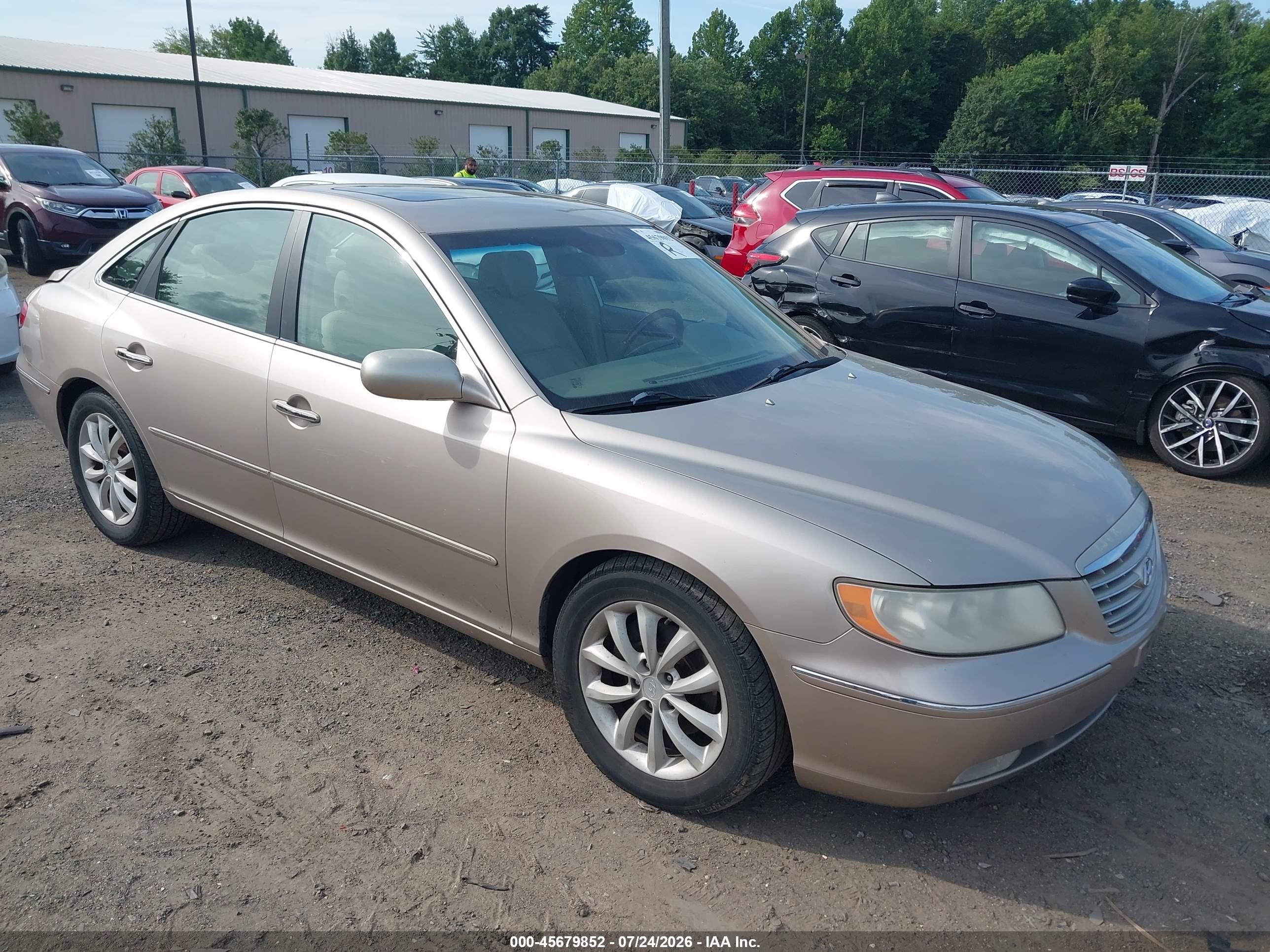 2007 Hyundai Azera SE, VIN KMHFC46F57A211912 — Зад