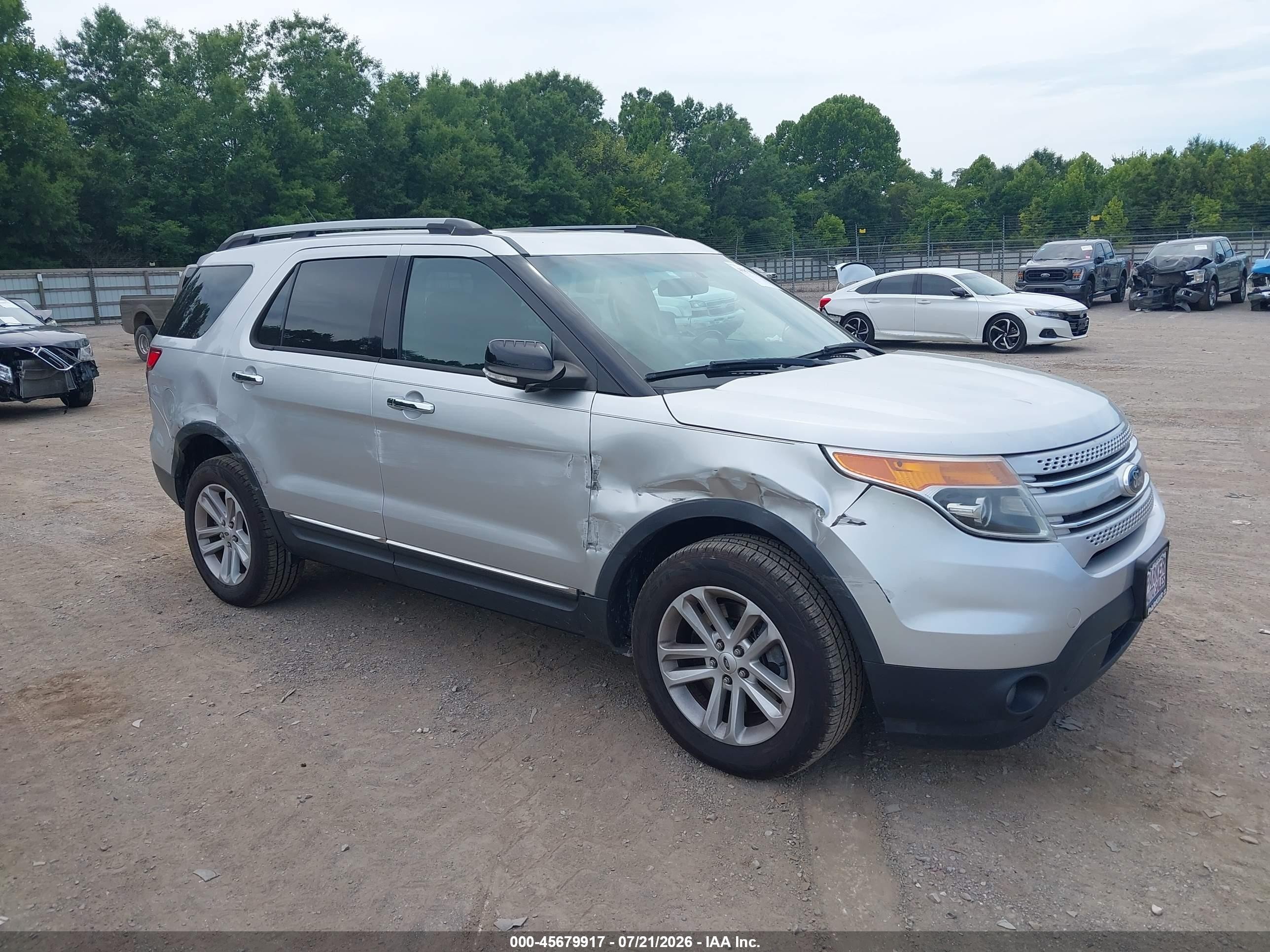 2015 Ford Explorer XLT, VIN 1FM5K8D8XFGC55989 — Бок