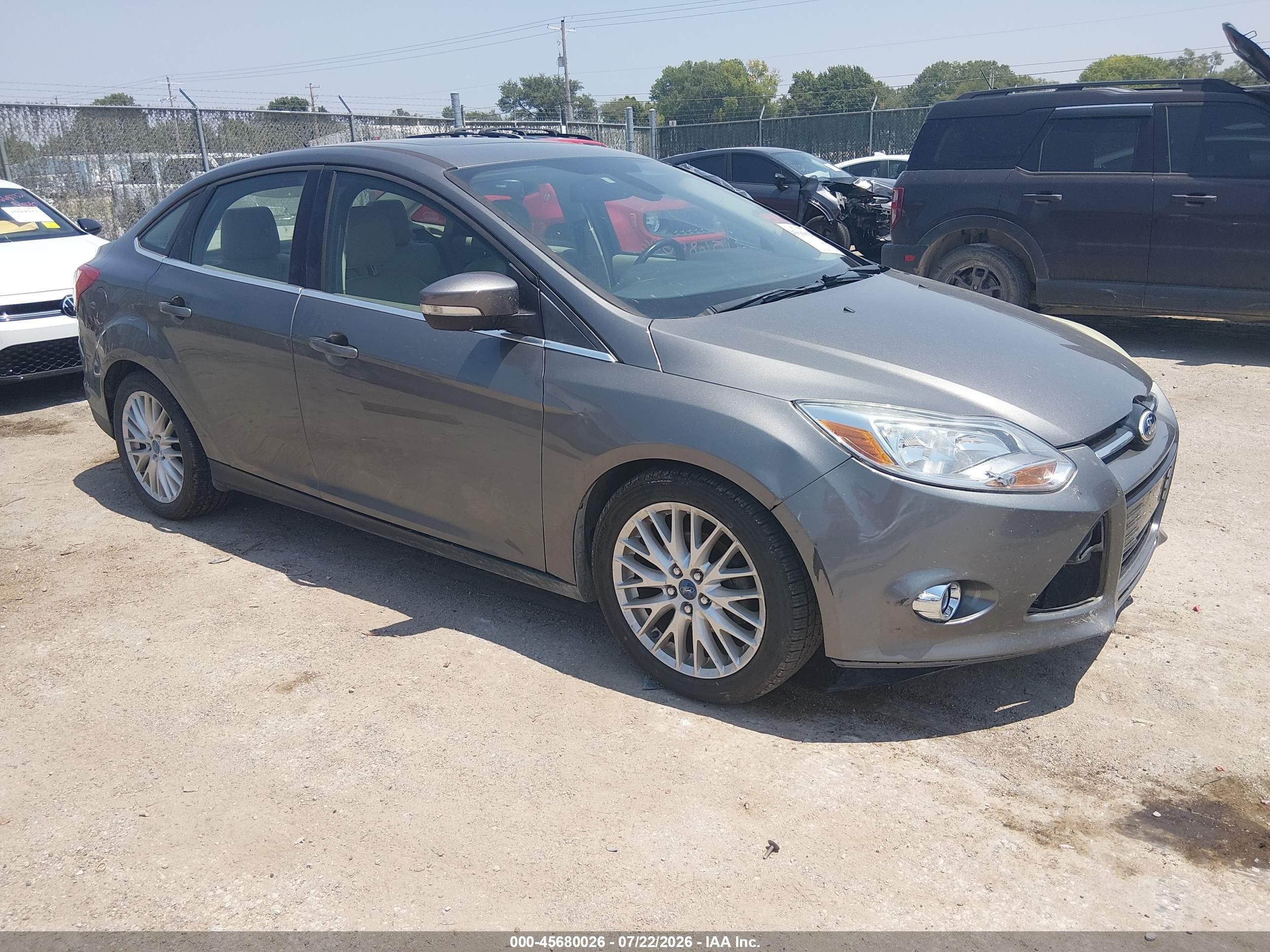 2012 Ford Focus SEL, VIN 1FAHP3H23CL400374 — Side