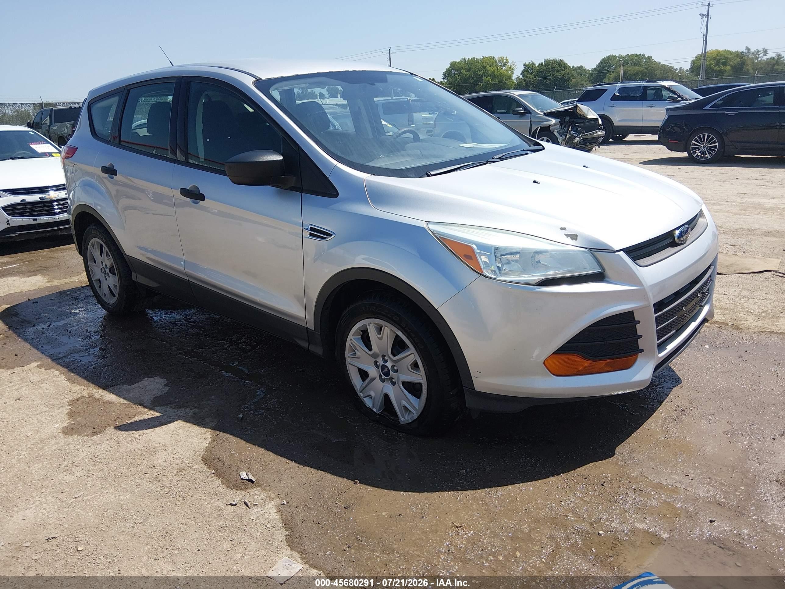 2016 Ford Escape S, VIN 1FMCU0F76GUB15125 — Rear end