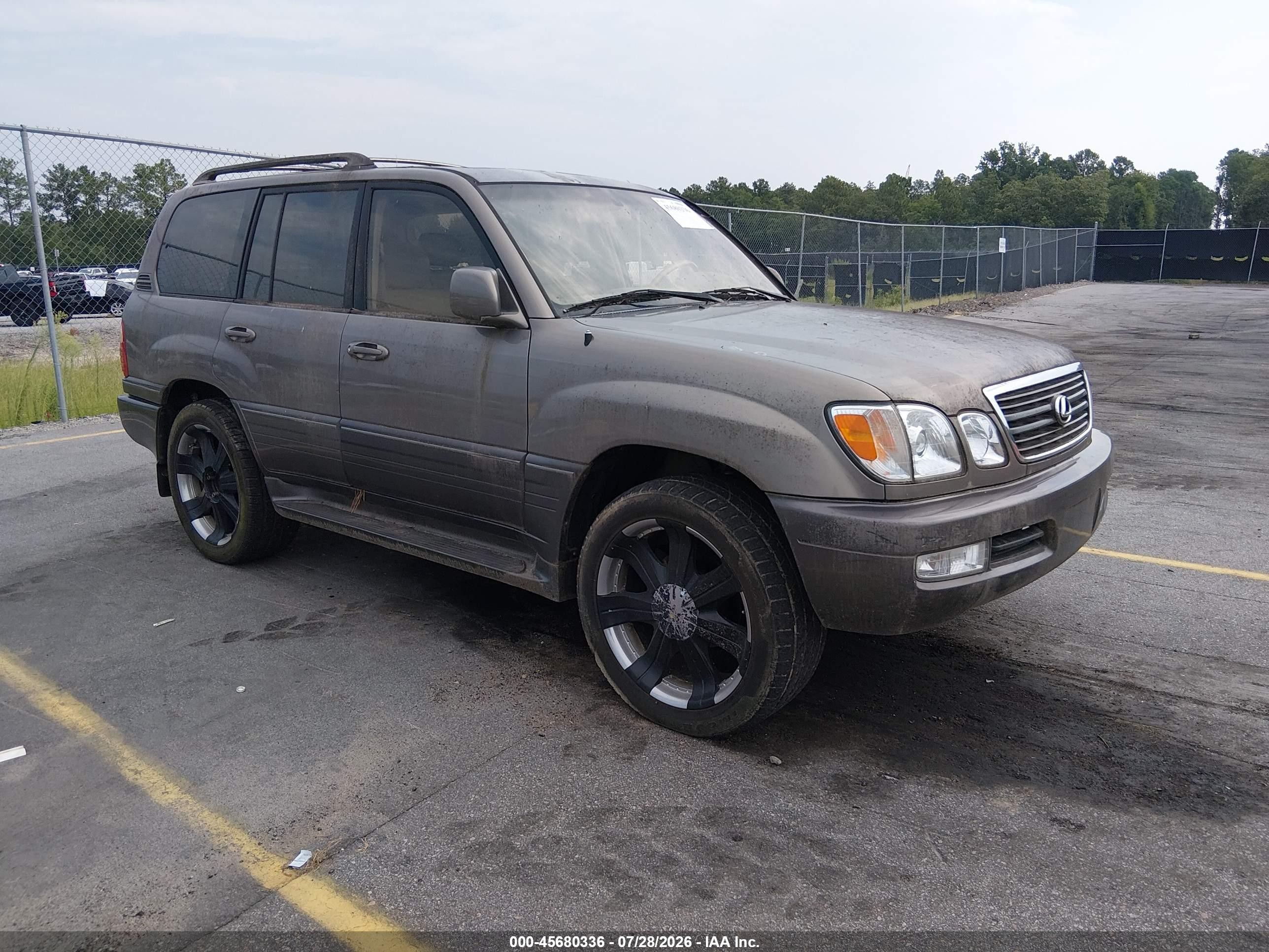 2000 Lexus LX 470, VIN JT6HT00W8Y0088412 — Normal wear