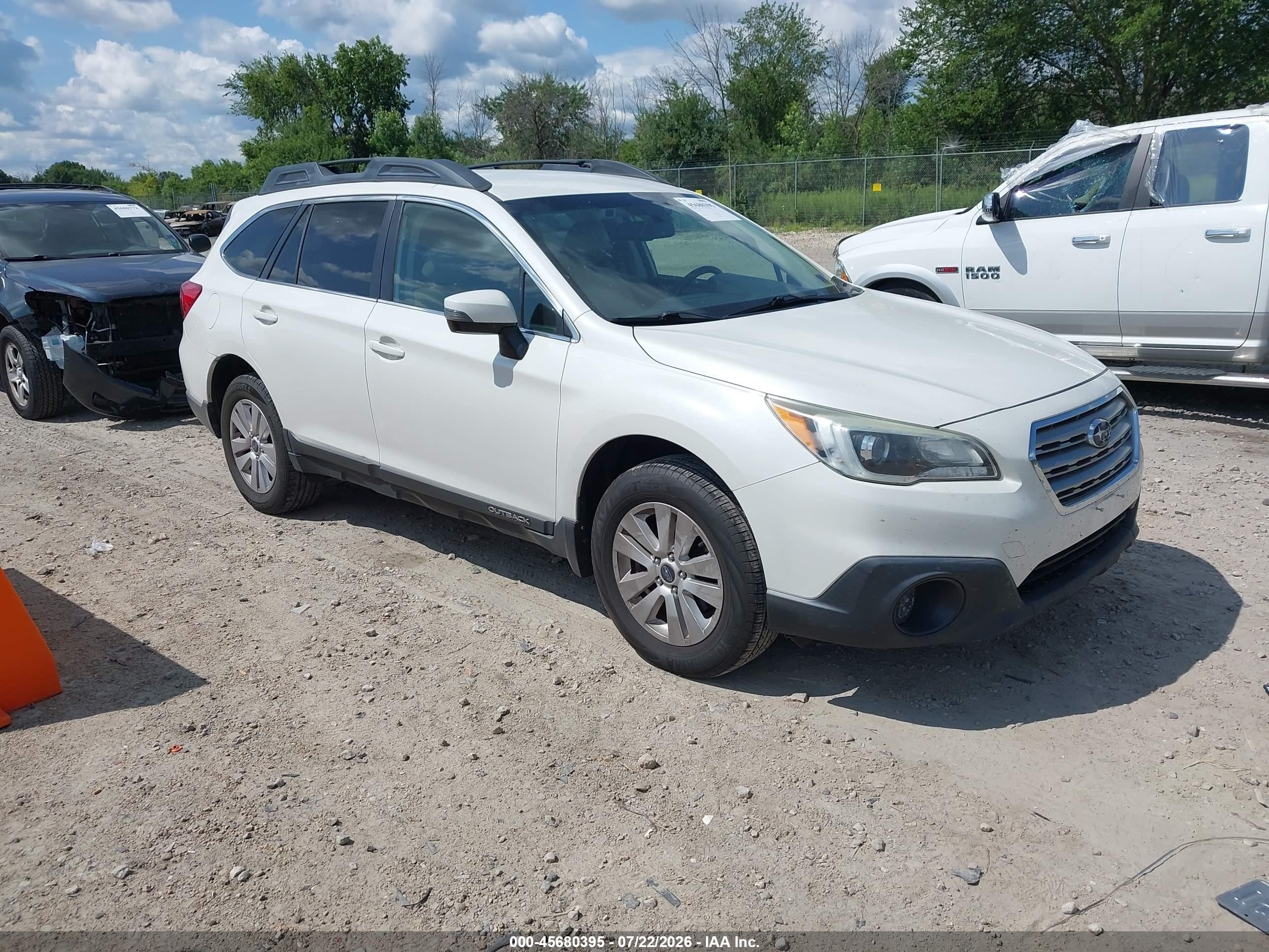 2015 Subaru Outback Premium, VIN 4S4BSBFC3F3305902 — Rear end