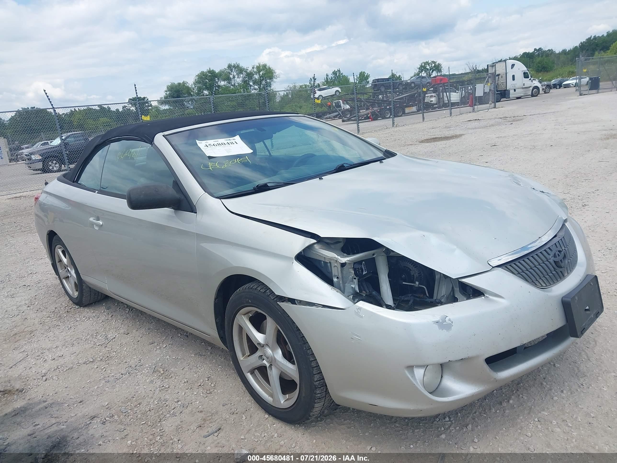 2004 Toyota Solara SLE, VIN 4T1FA38P44U037234 — Front end