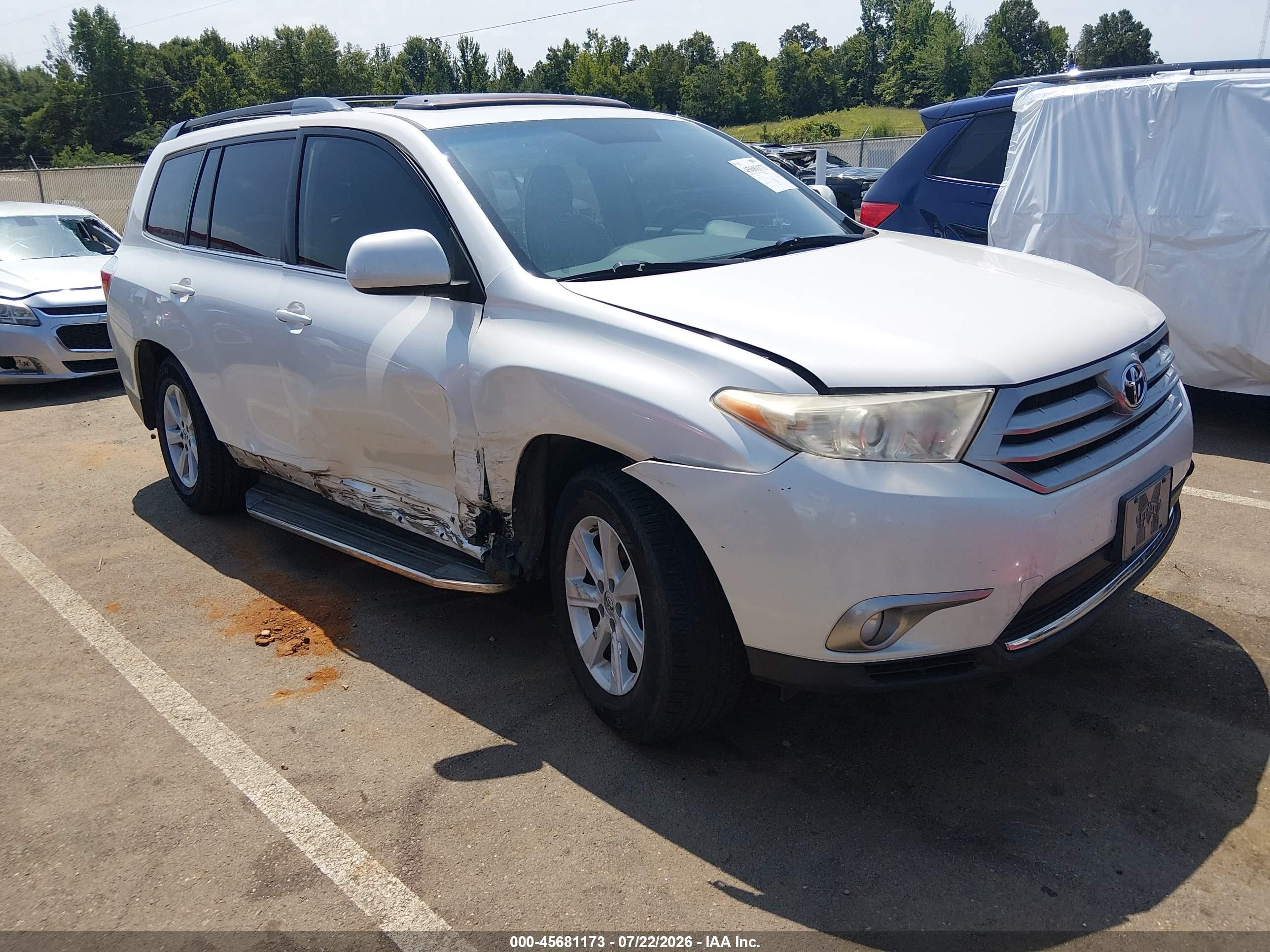 2013 Toyota Highlander SE, VIN 5TDZK3EH0DS131529 — Side