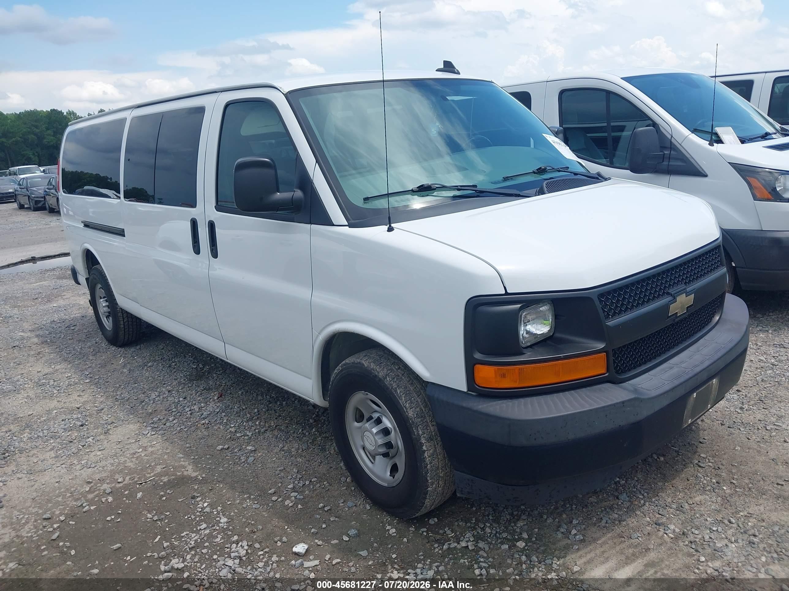 2017 Chevrolet Express Passenger LS, VIN 1GAZGNFG6H1294443 — Normal wear