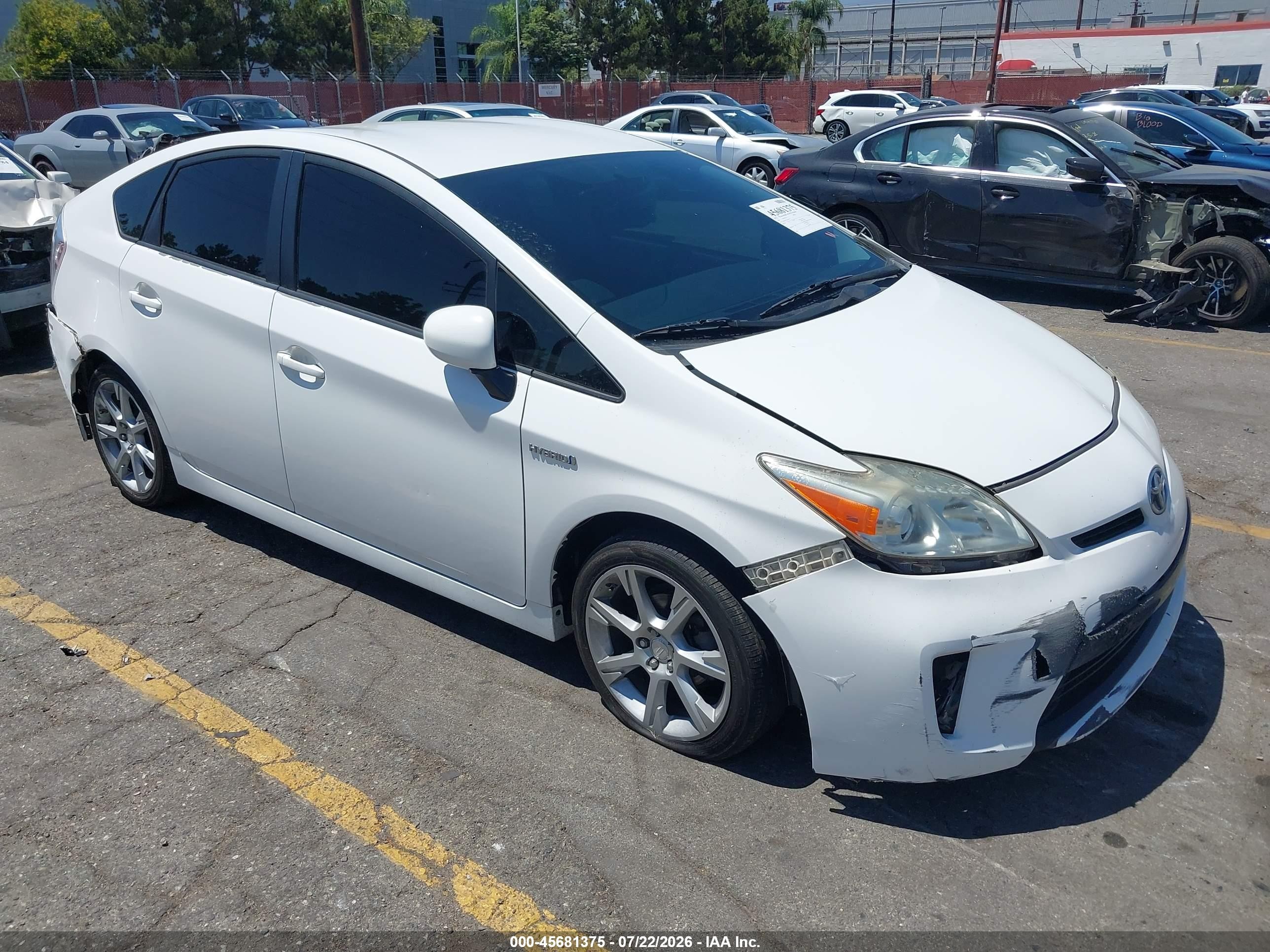 2014 Toyota Prius Four, VIN JTDKN3DU3E1814119 — Front end