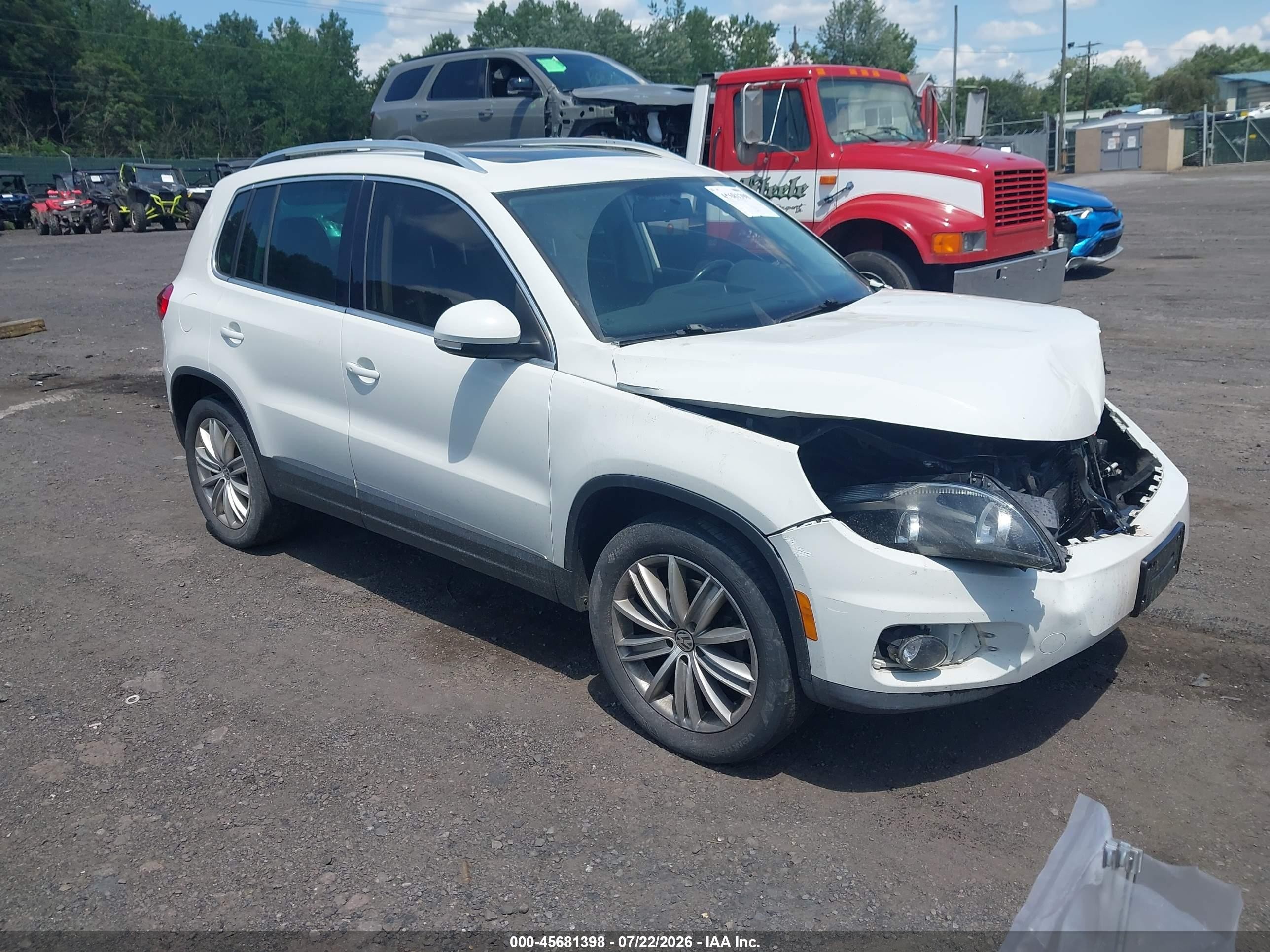 2015 Volkswagen Tiguan SEL, VIN WVGBV7AX5FW506200 — Перед