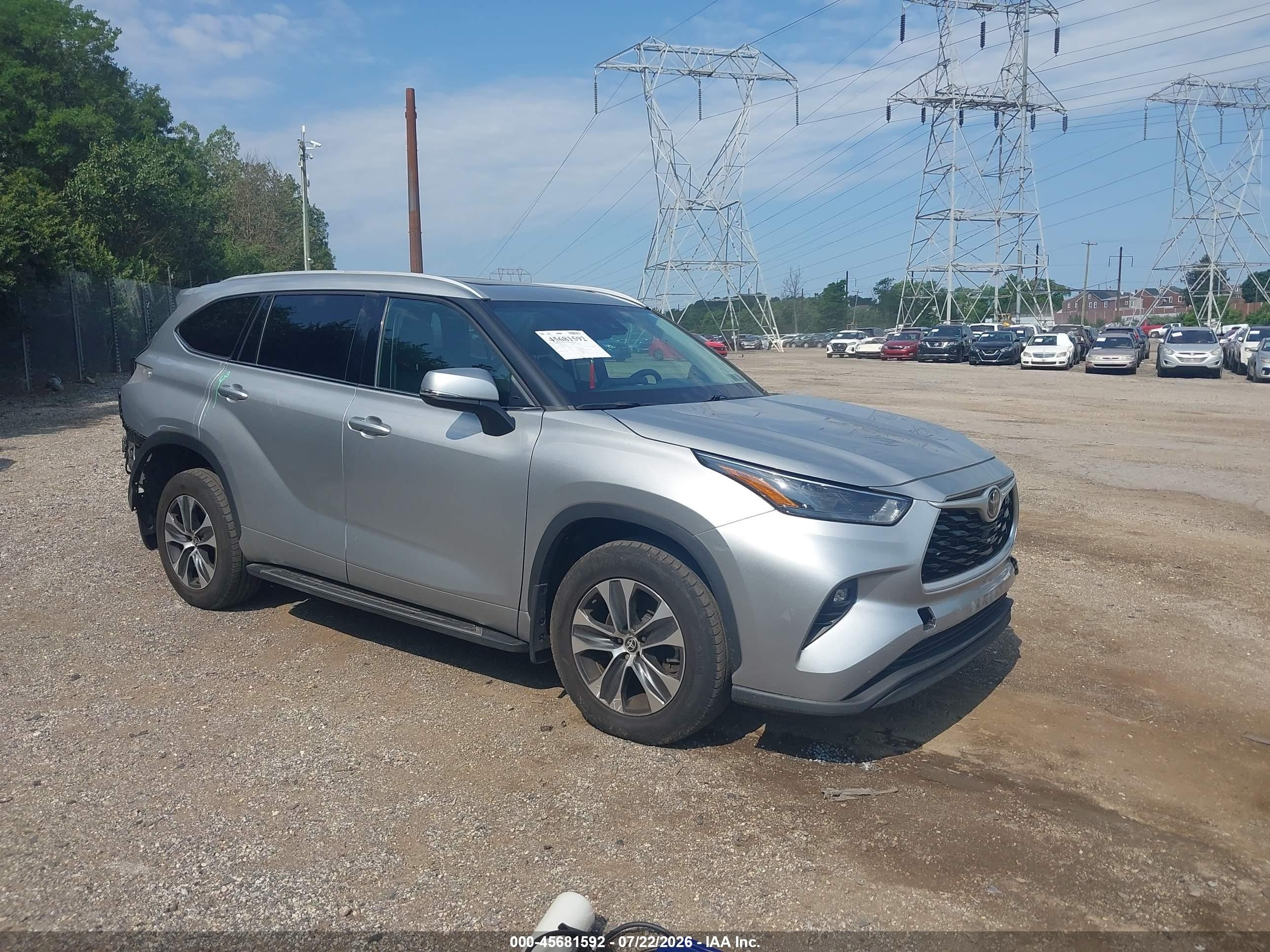 2022 Toyota Highlander XLE, VIN 5TDGZRBH0NS196019 — Rear end