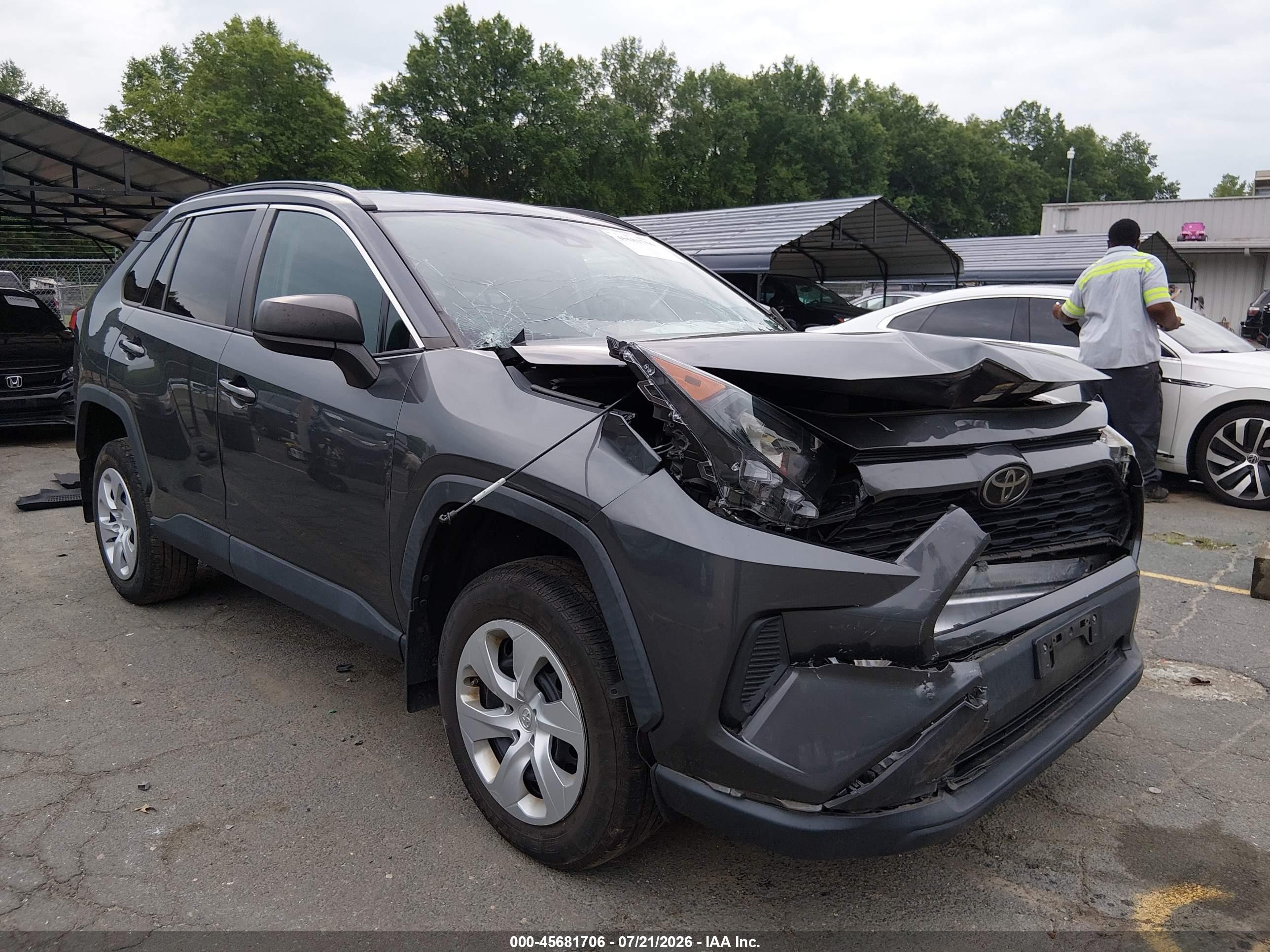 2020 Toyota RAV4 LE, VIN 2T3F1RFV1LC133463 — Front end