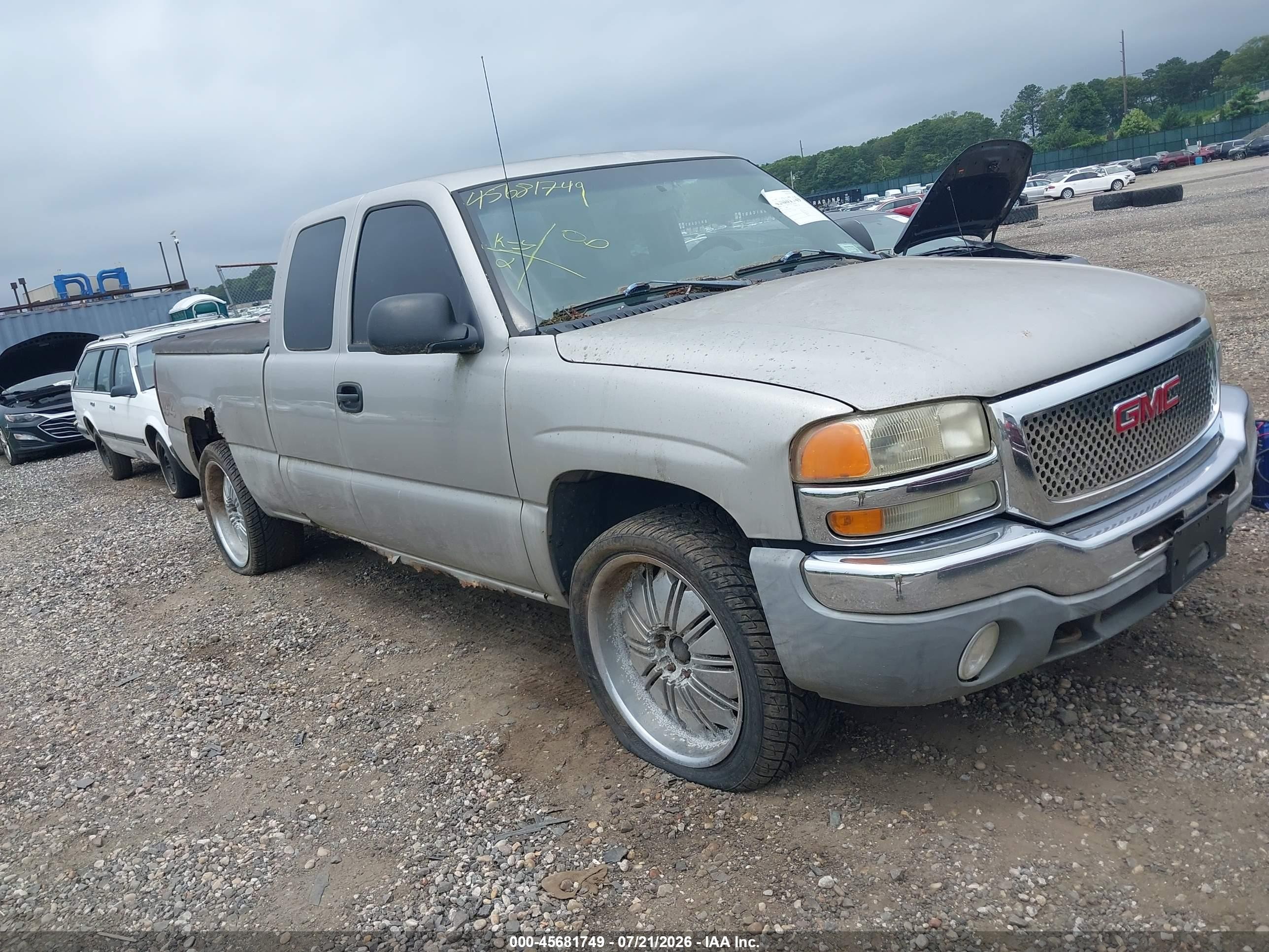 2004 GMC Sierra 1500 SLE, VIN 2GTEK19V241323416 — Normal wear