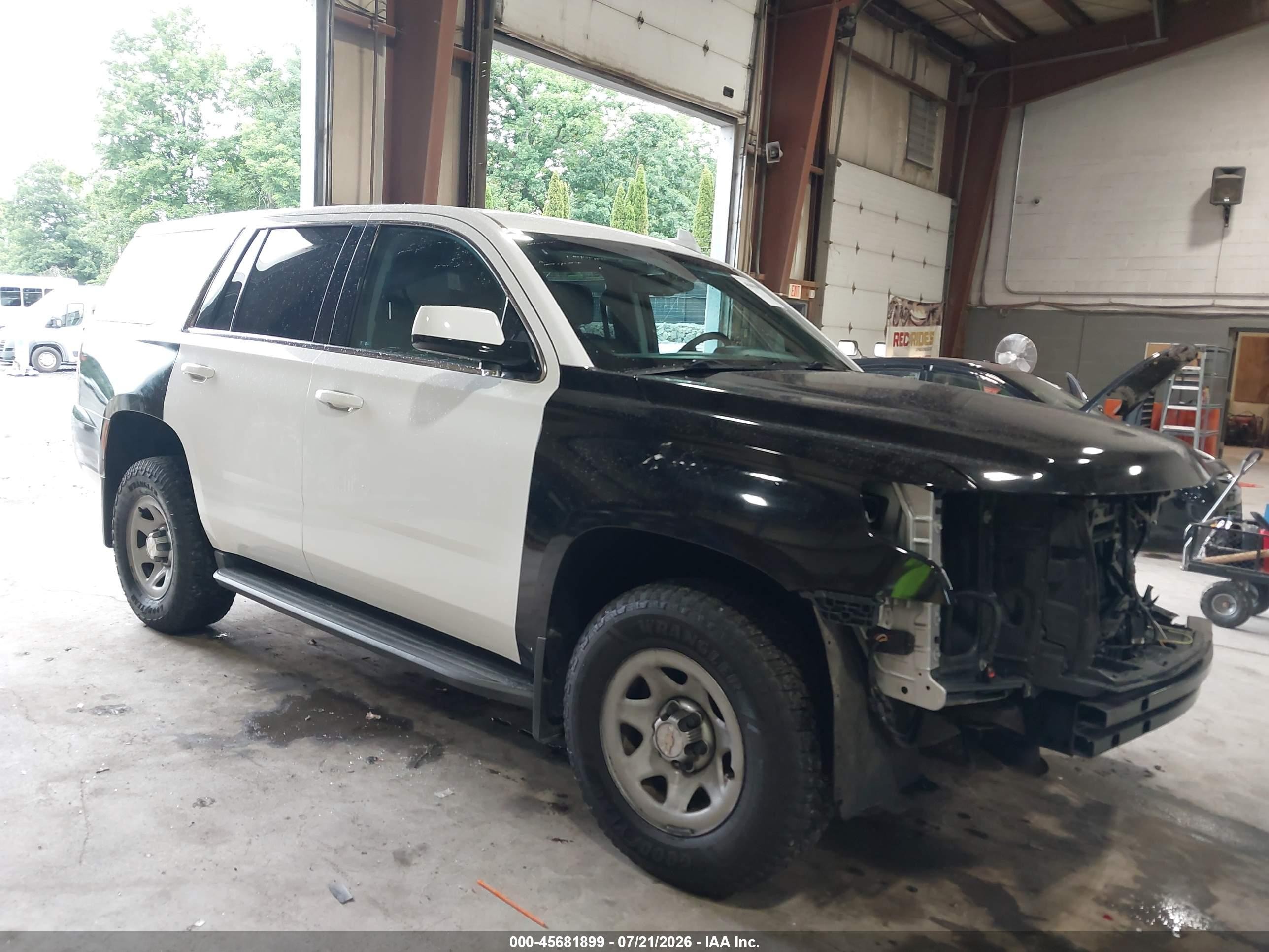 2017 Chevrolet Tahoe Commercial, VIN 1GNSKFEC8HR231302 — Front end
