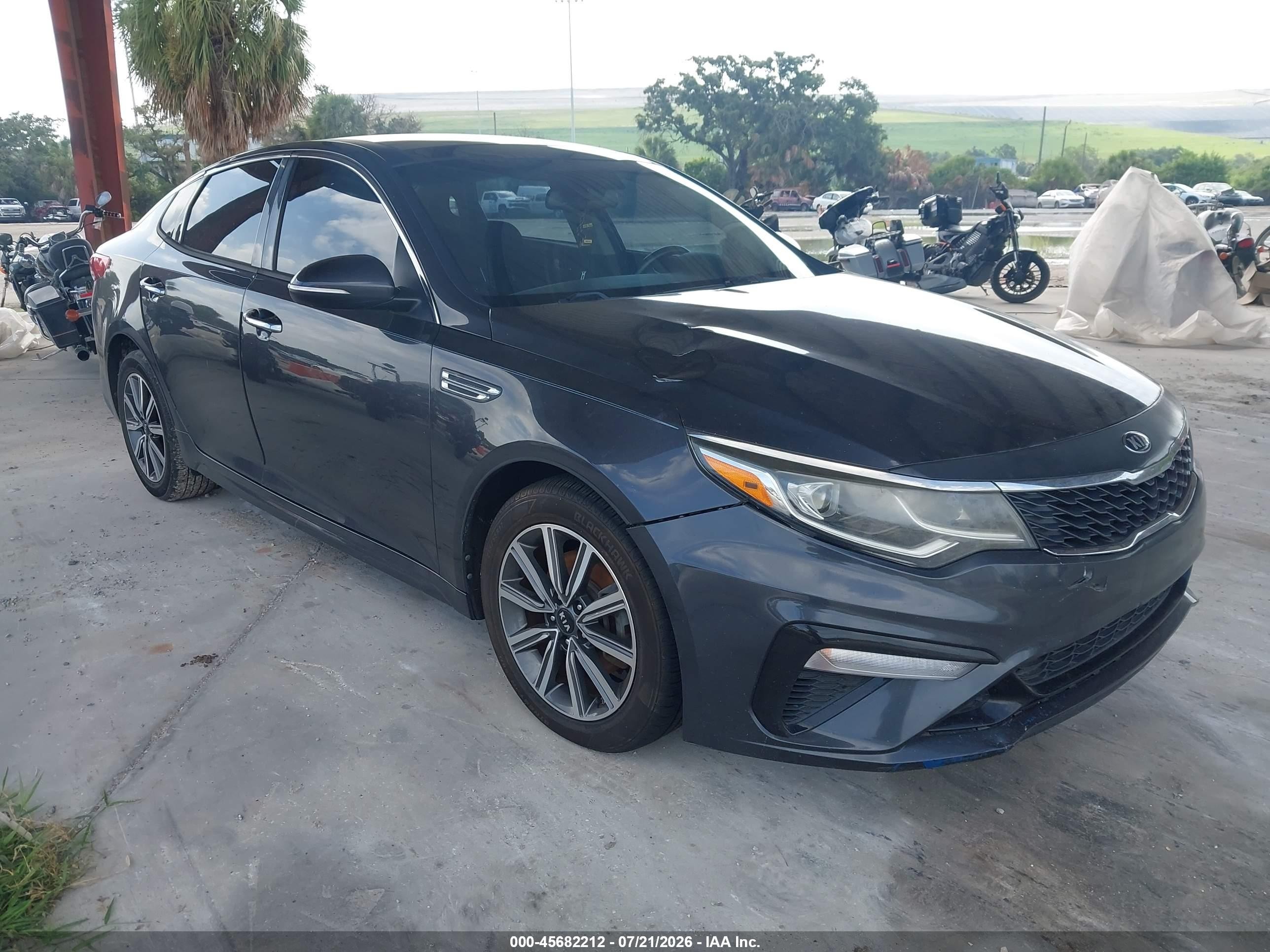 2019 Kia Optima LX, VIN 5XXGT4L32KG321218 — Normal wear