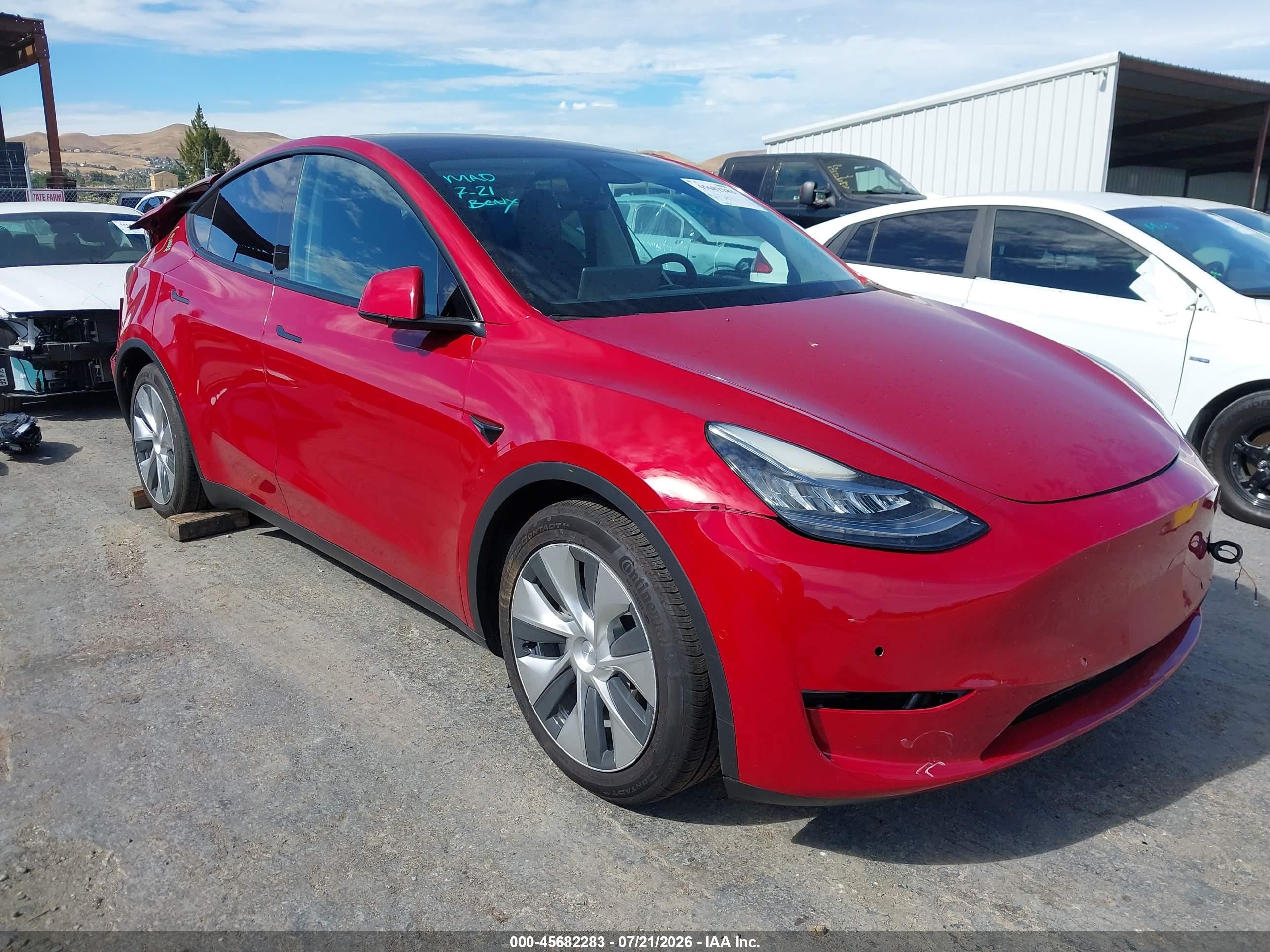 2022 Tesla Model Y Long Range, VIN 7SAYGDEE6NF368964 — Rear end