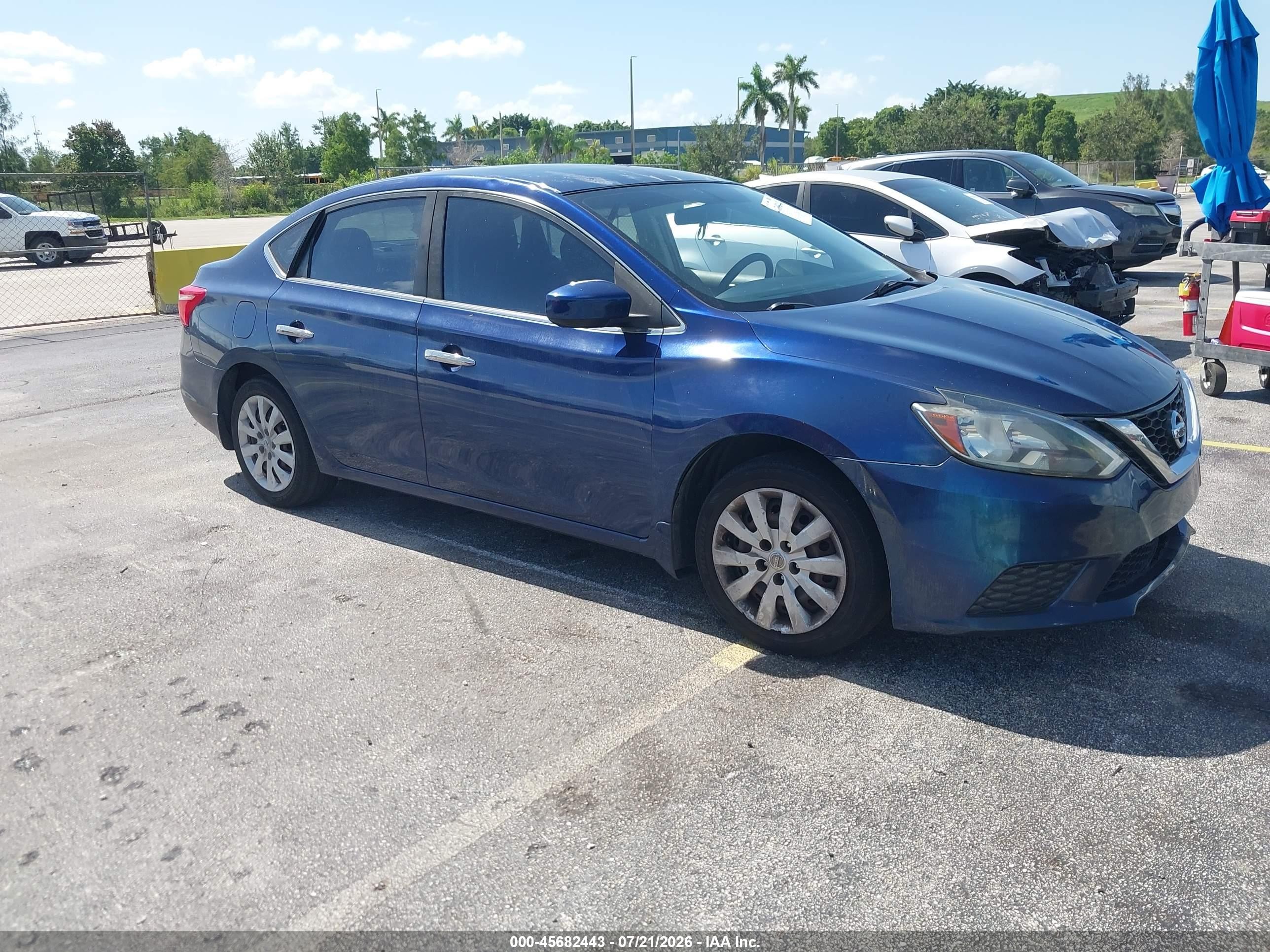 2016 Nissan Sentra S, VIN 3N1AB7AP3GY318605 — Front end
