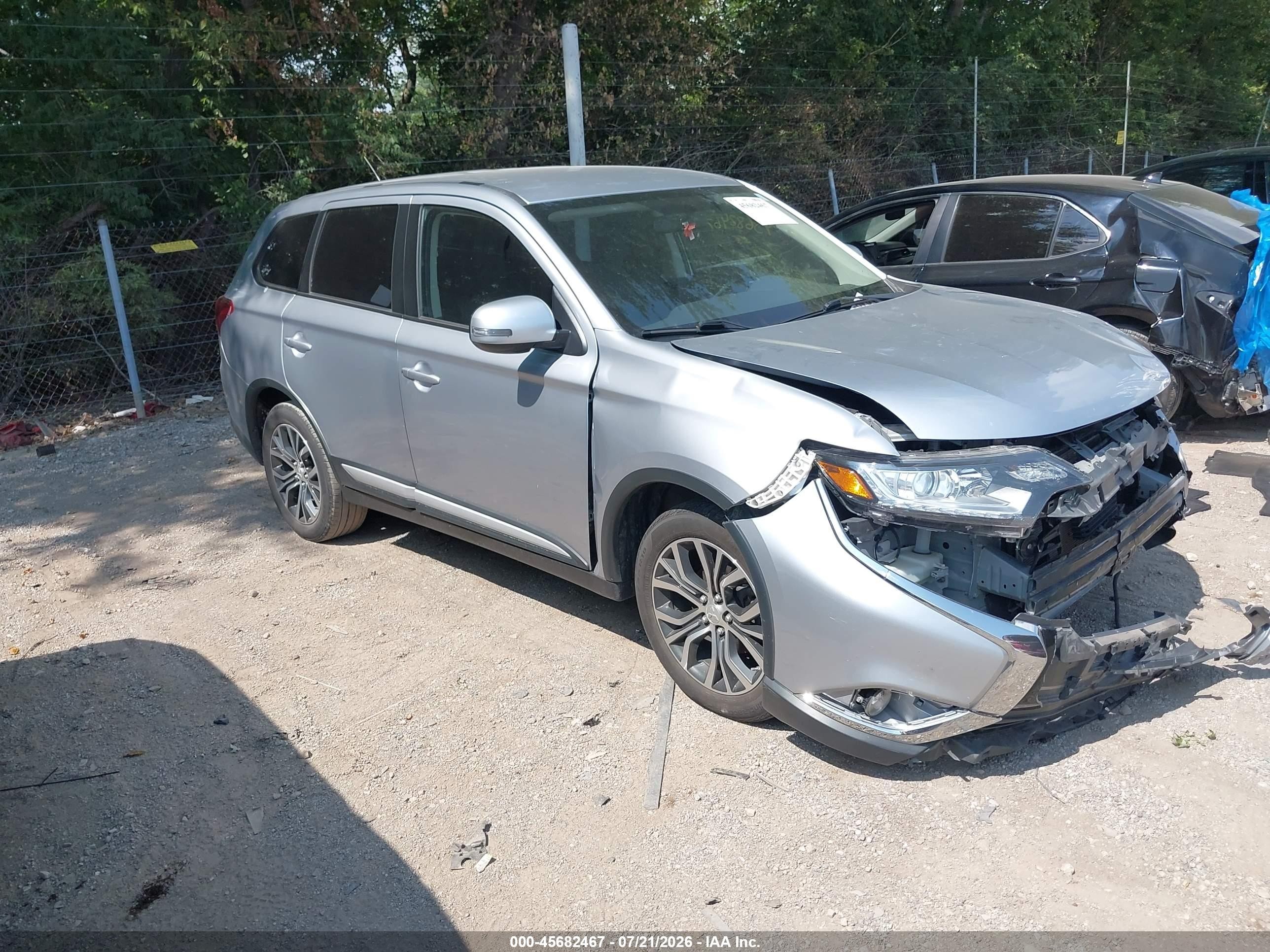 2016 Mitsubishi Outlander SE, VIN JA4AD3A32GZ003498 — Front end