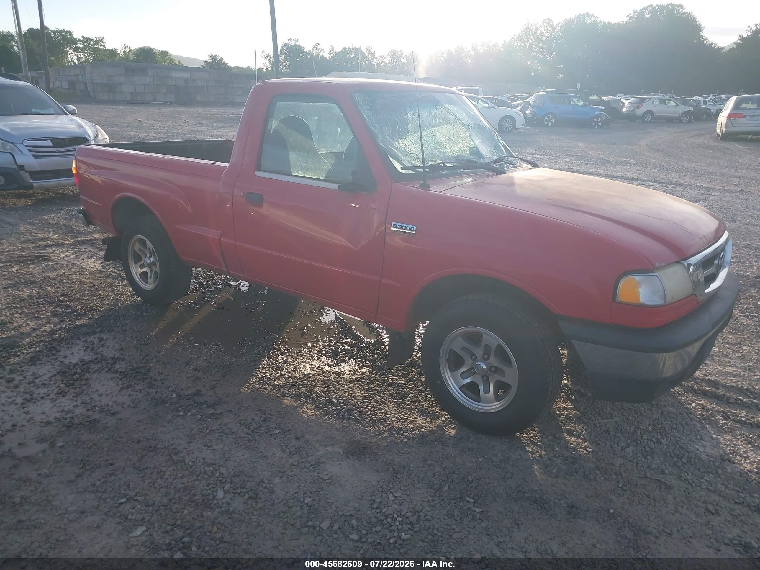 2001 Mazda B-Series DS, VIN 4F4YR12UX1TM17308 — Front end