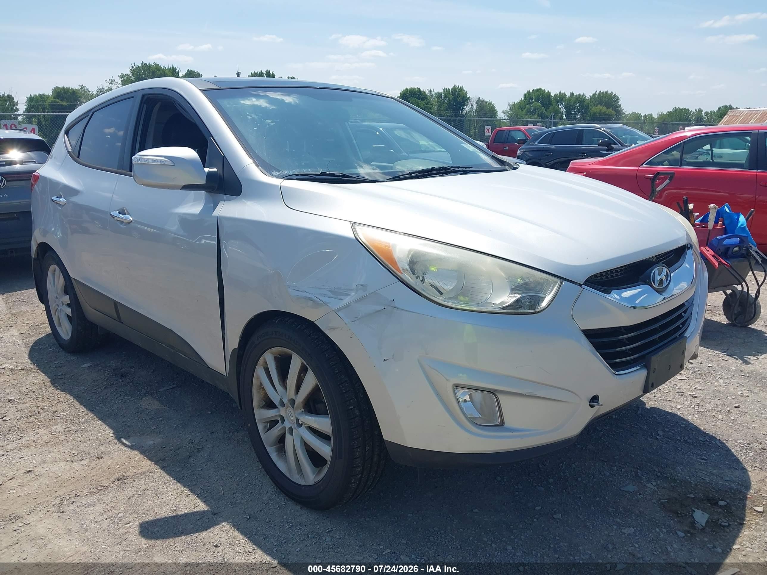 2013 Hyundai Tucson GLS, VIN KM8JUCAC2DU623374 — Бок