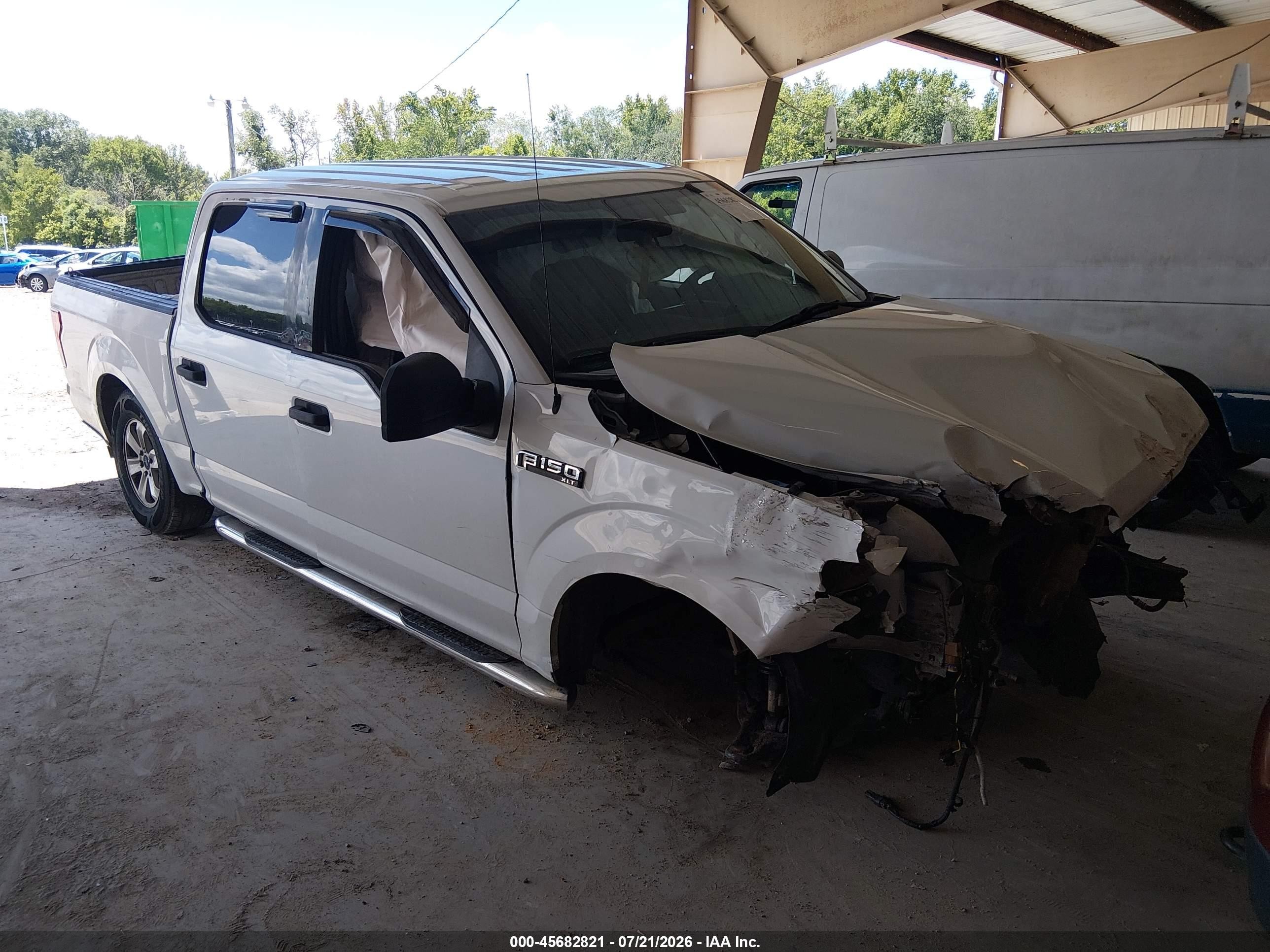 2017 Ford F-150 XLT, VIN 1FTEW1CFXHFA80538 — Front end
