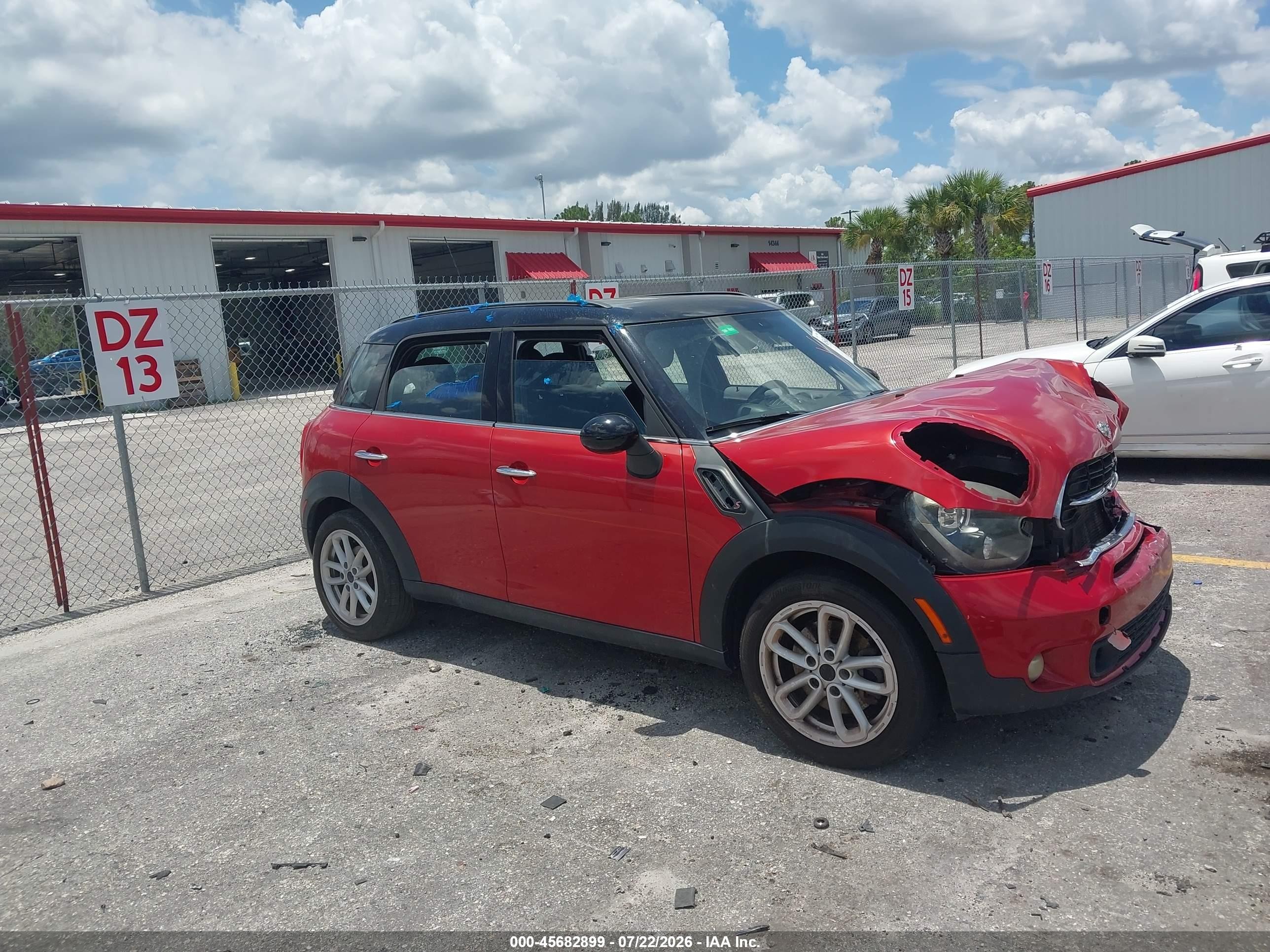 2016 MINI Countryman S, VIN WMWZC3C50GWT07339 — Front end