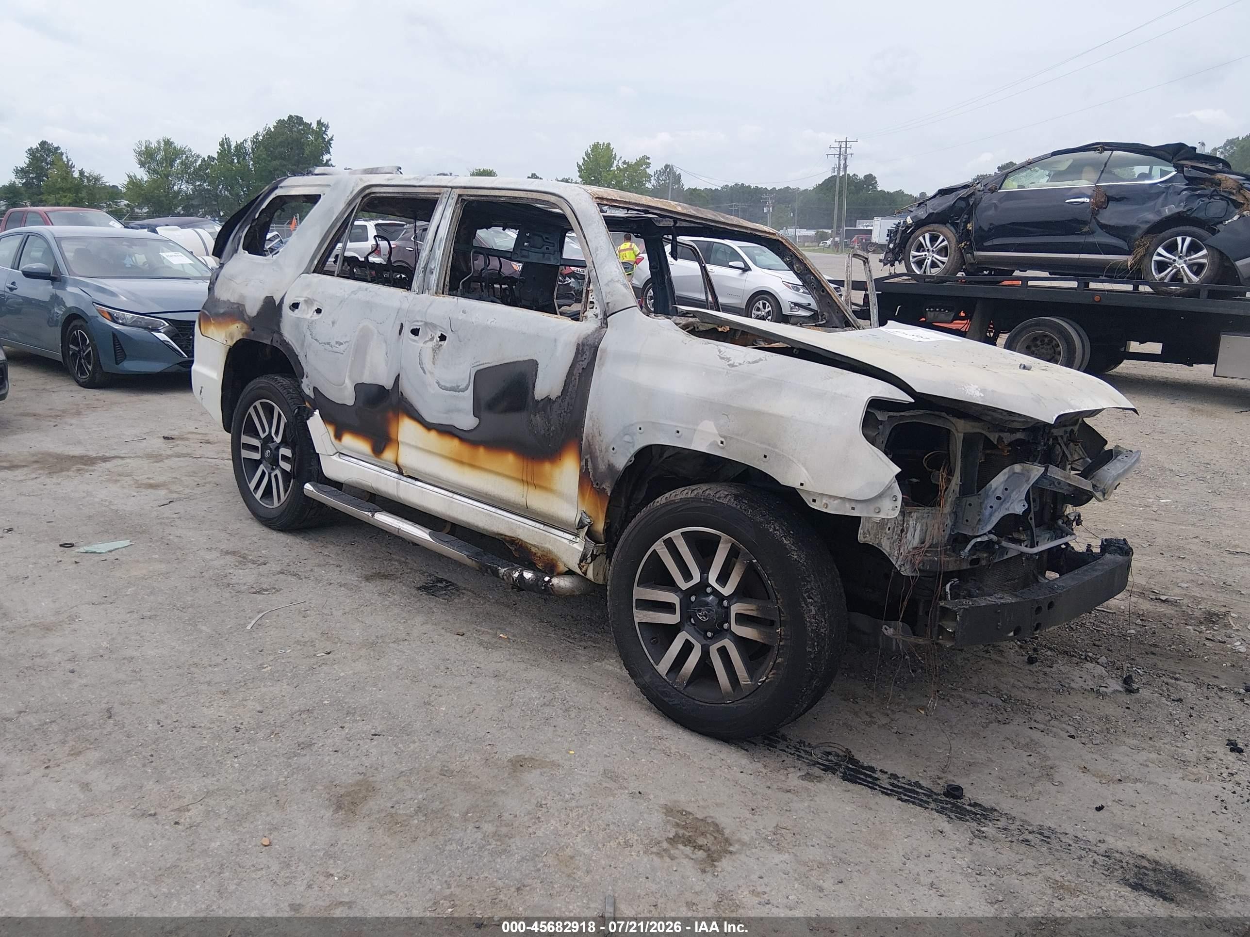 2017 Toyota 4Runner TRD Off Road Premium, VIN JTEBU5JRXH5415747 — Пожар