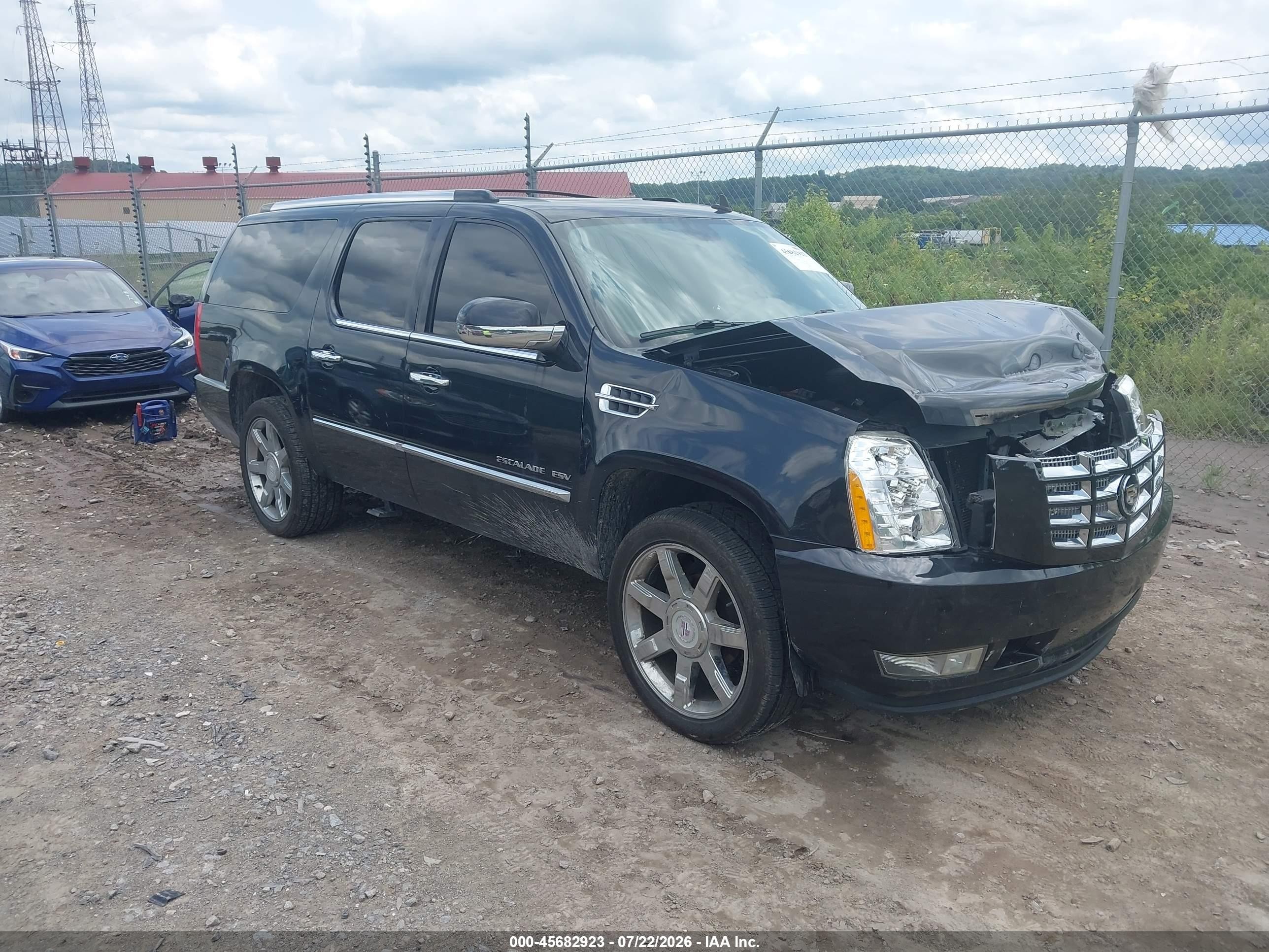 2012 Cadillac Escalade ESV Luxury, VIN 1GYS4HEF7CR209528 — Перед