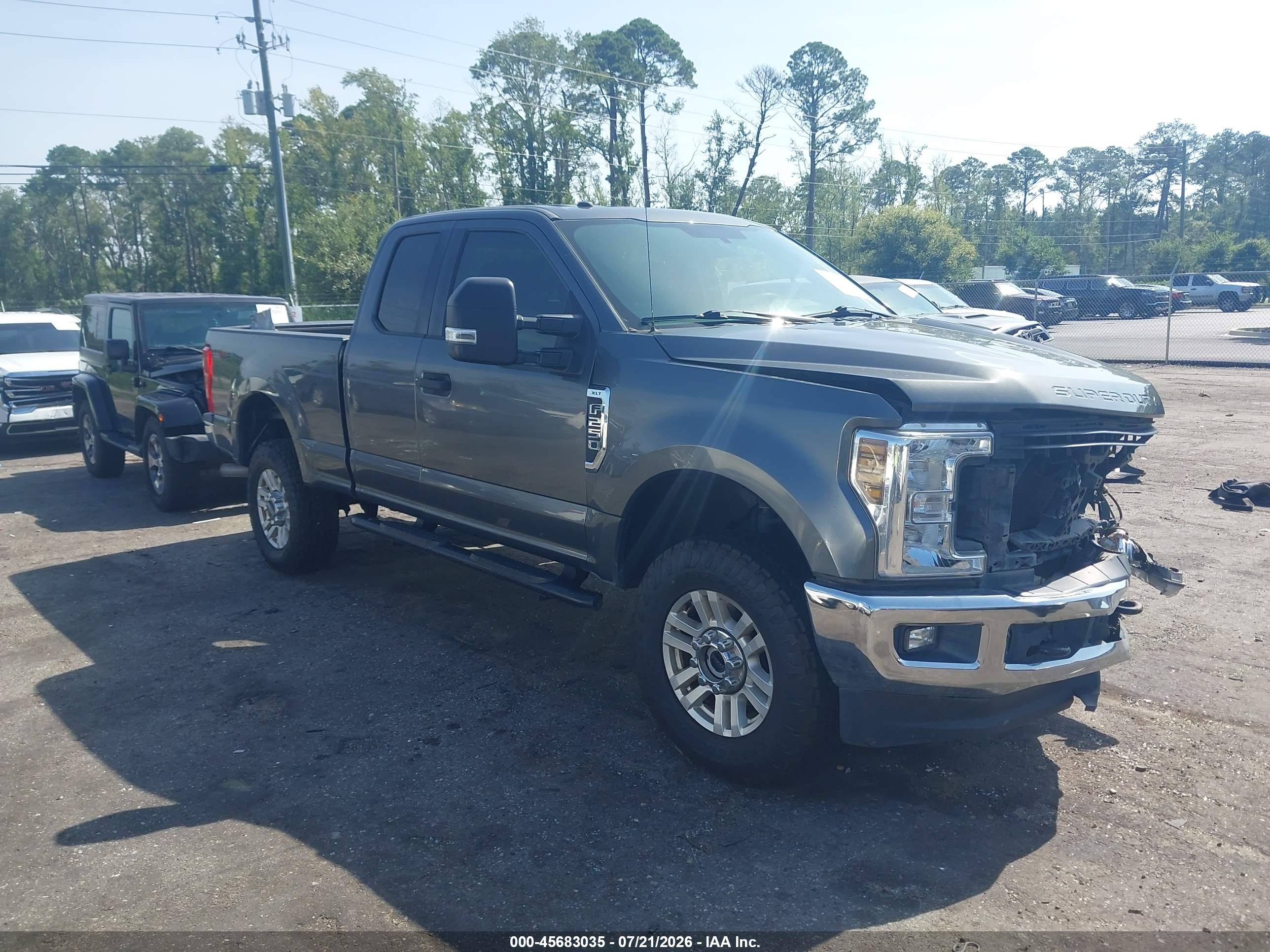 2019 Ford F-250 XL, VIN 1FT7X2B61KED60939 — Front end