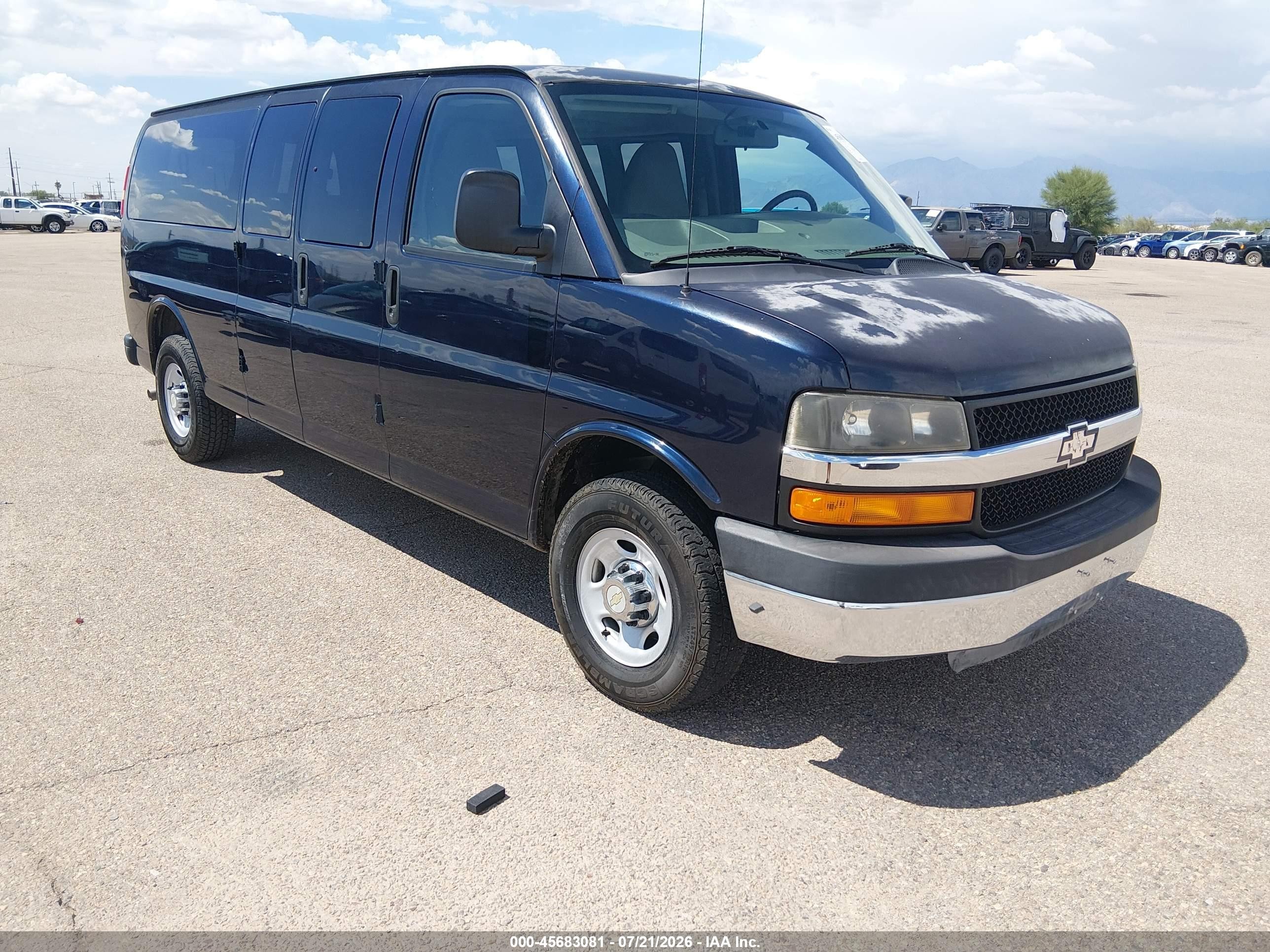 2014 Chevrolet Express Passenger LT, VIN 1GAZG1FG4E1181403 — Normal wear