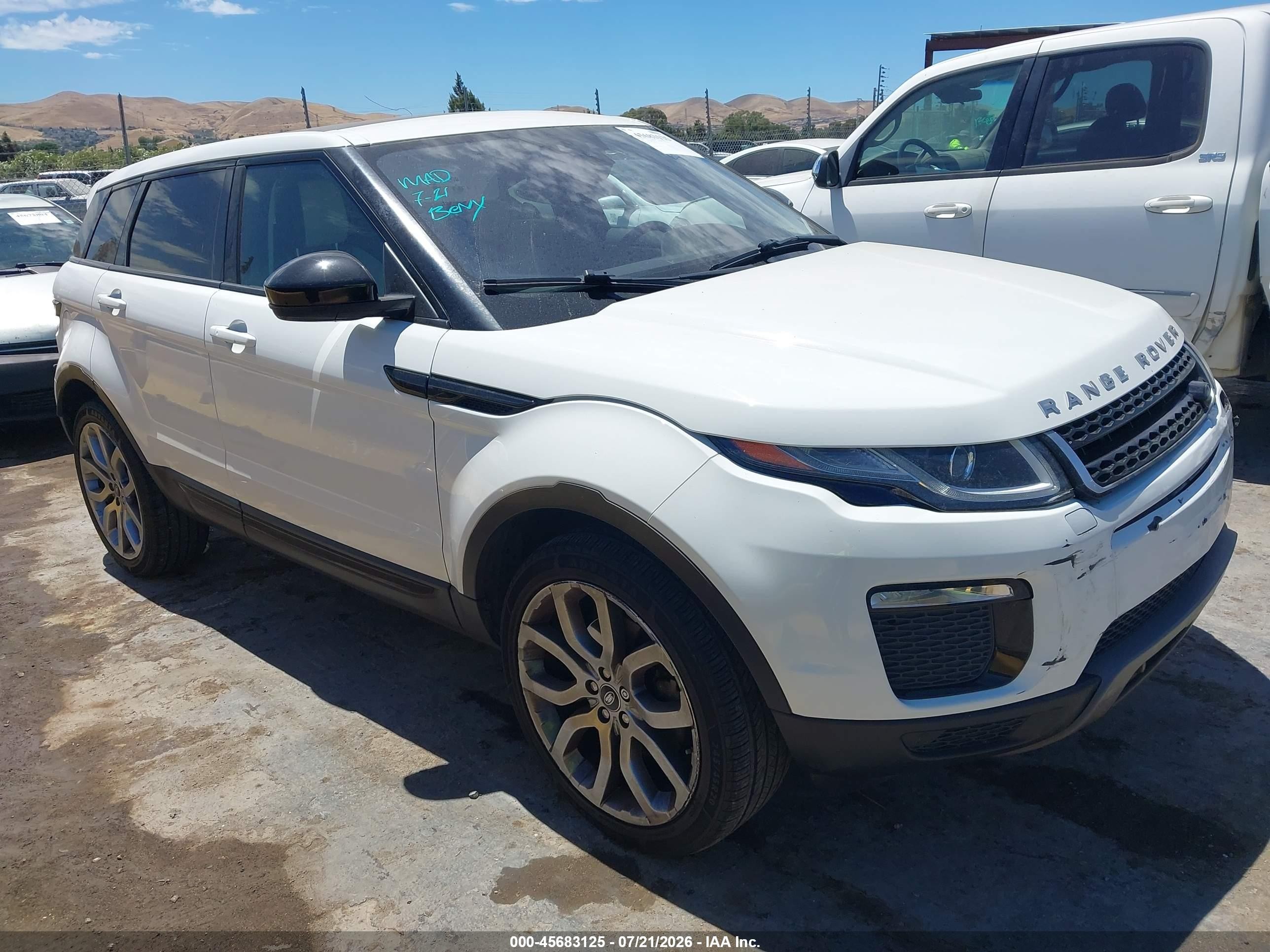 2016 Land Rover Range Rover Evoque SE, VIN SALVP2BG8GH082457 — Front end