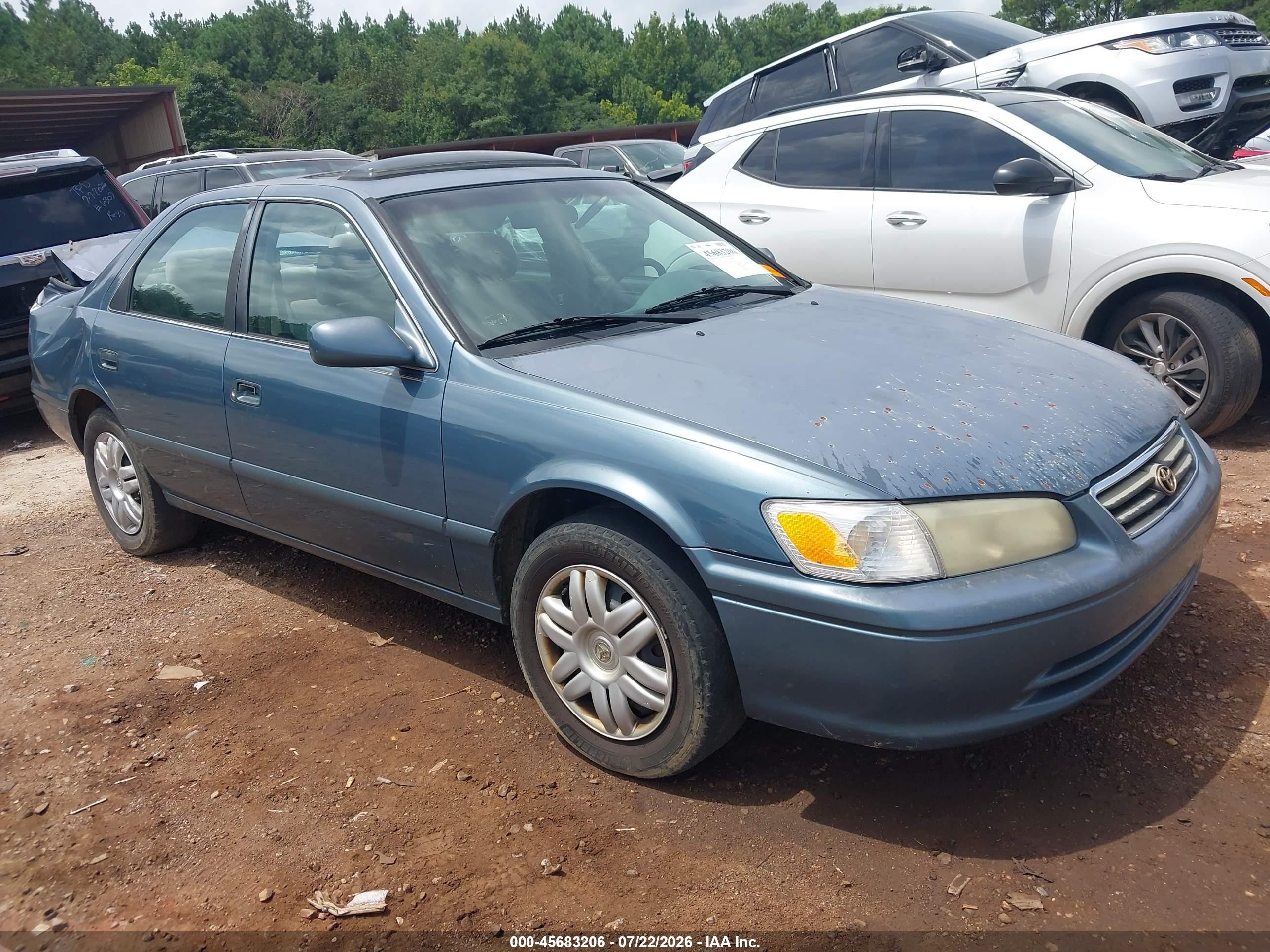 2000 Toyota Camry LE, VIN 4T1BG22K4YU751259 — Rear end
