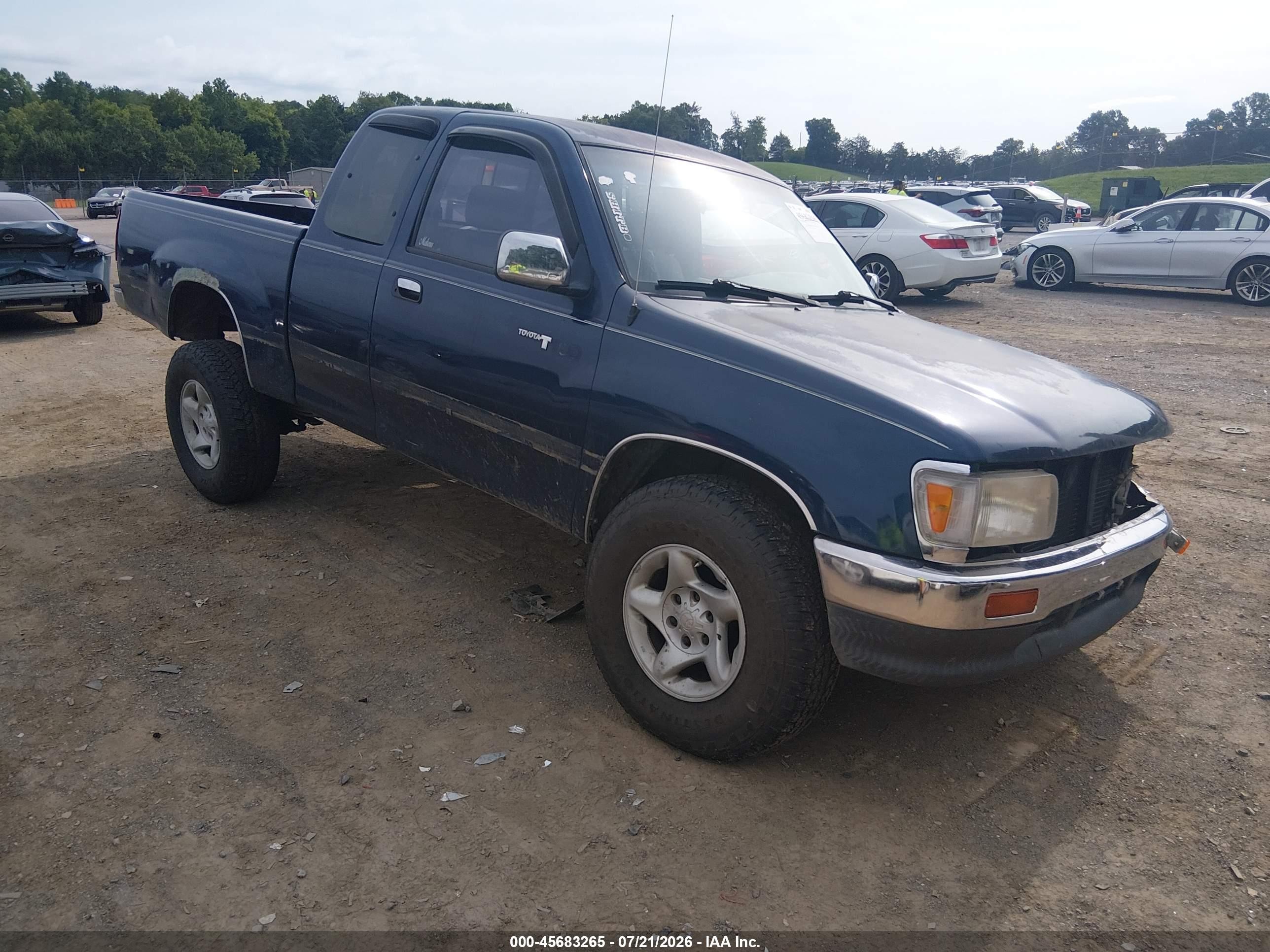 1995 Toyota T100 SR5, VIN JT4VD22F8S0010740 — Перед
