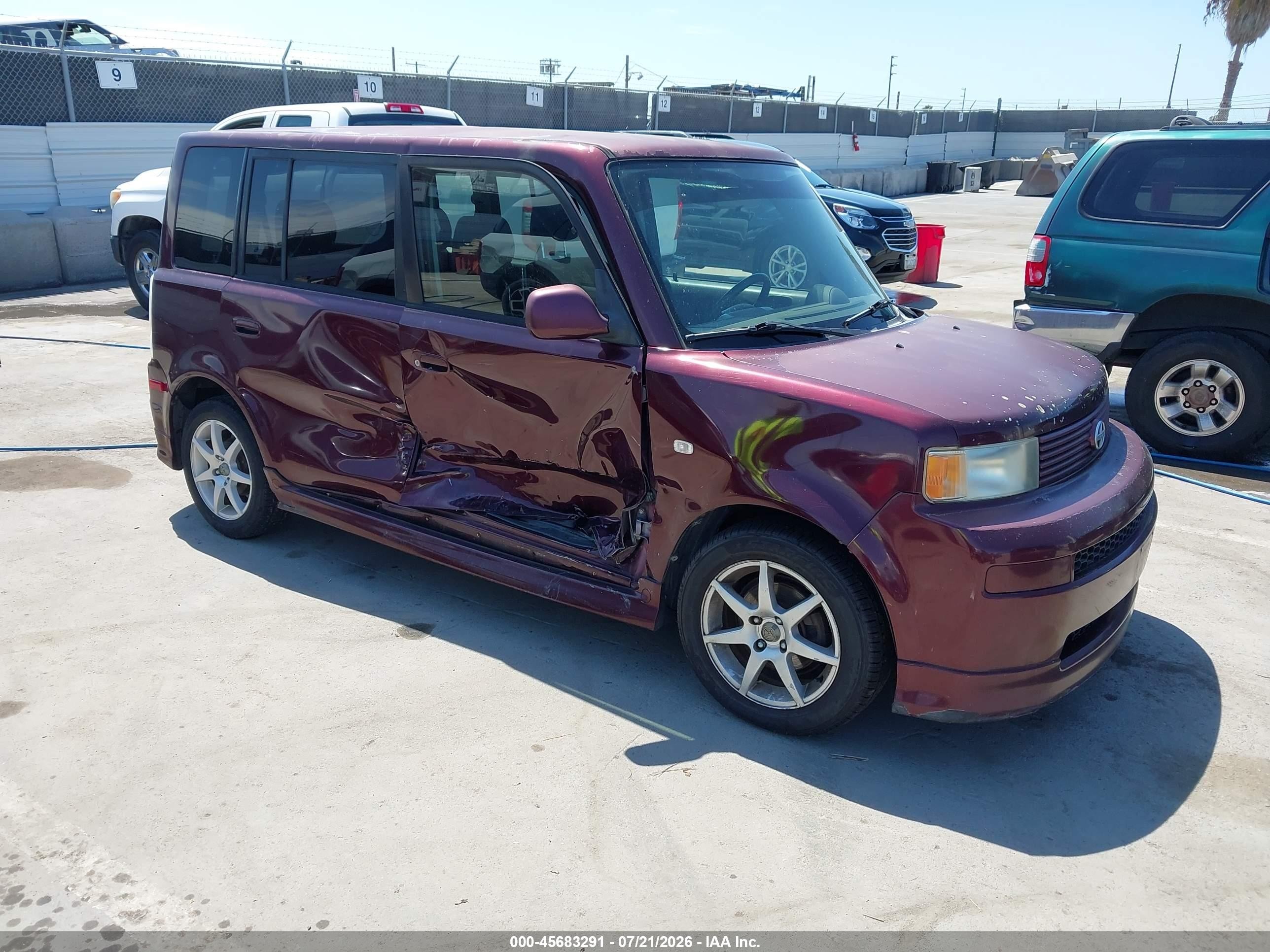 2005 Scion xB, VIN JTLKT324054011716 — Бок